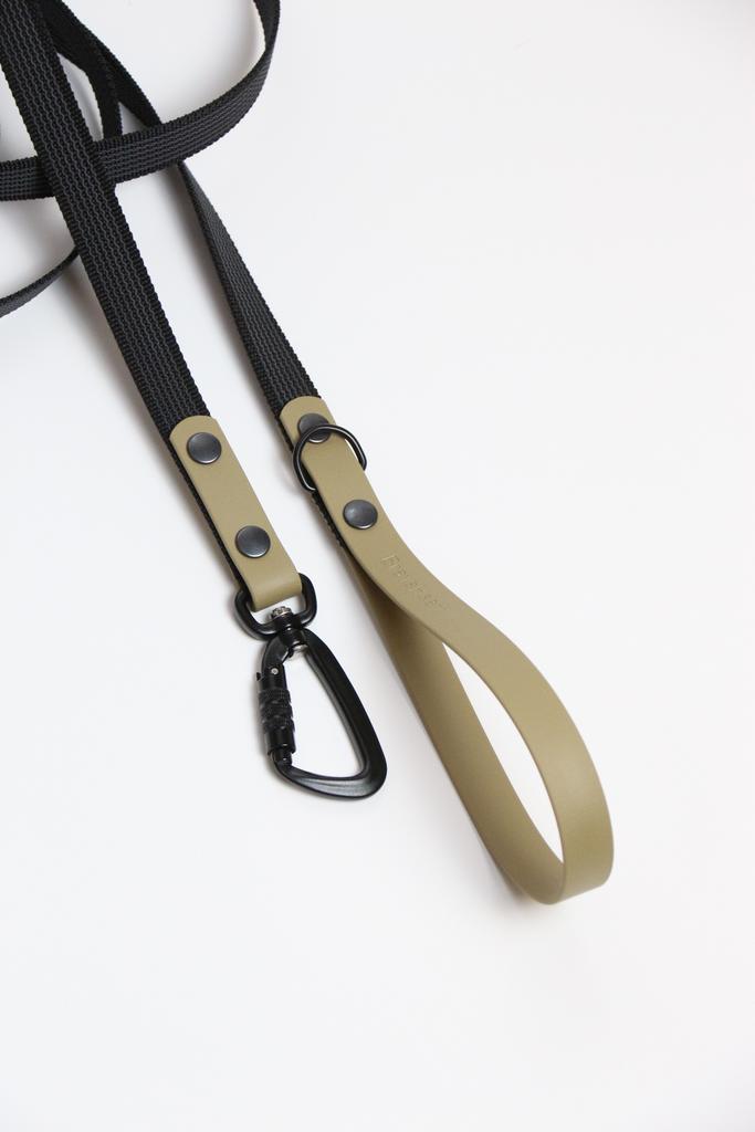 Поводок из прорезиненный стропы/песочный