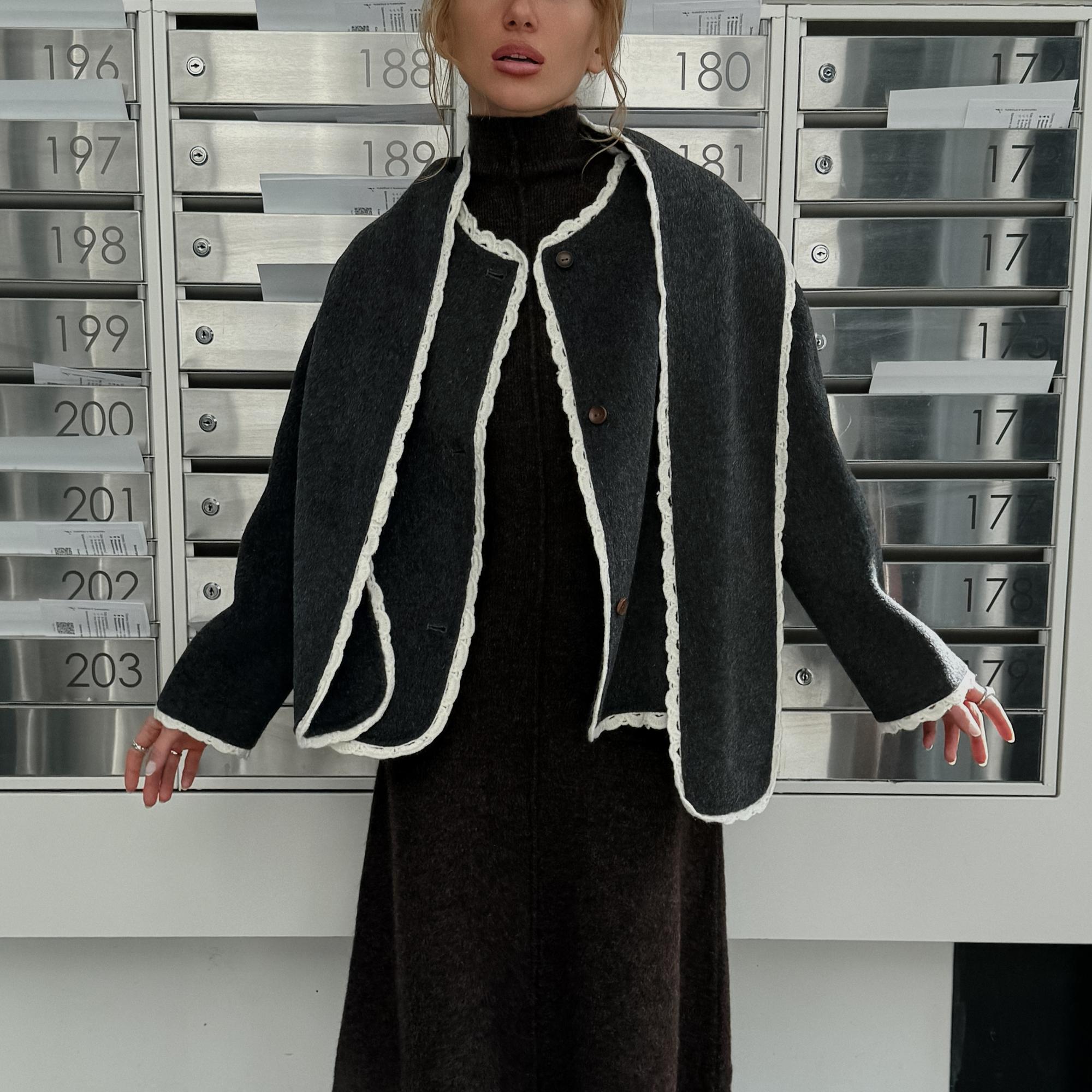 Пальто-жакет с шарфом