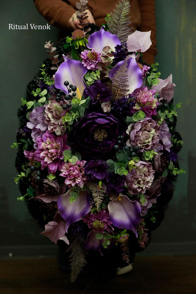 Искусственный венок "Сирень" высота 90 см