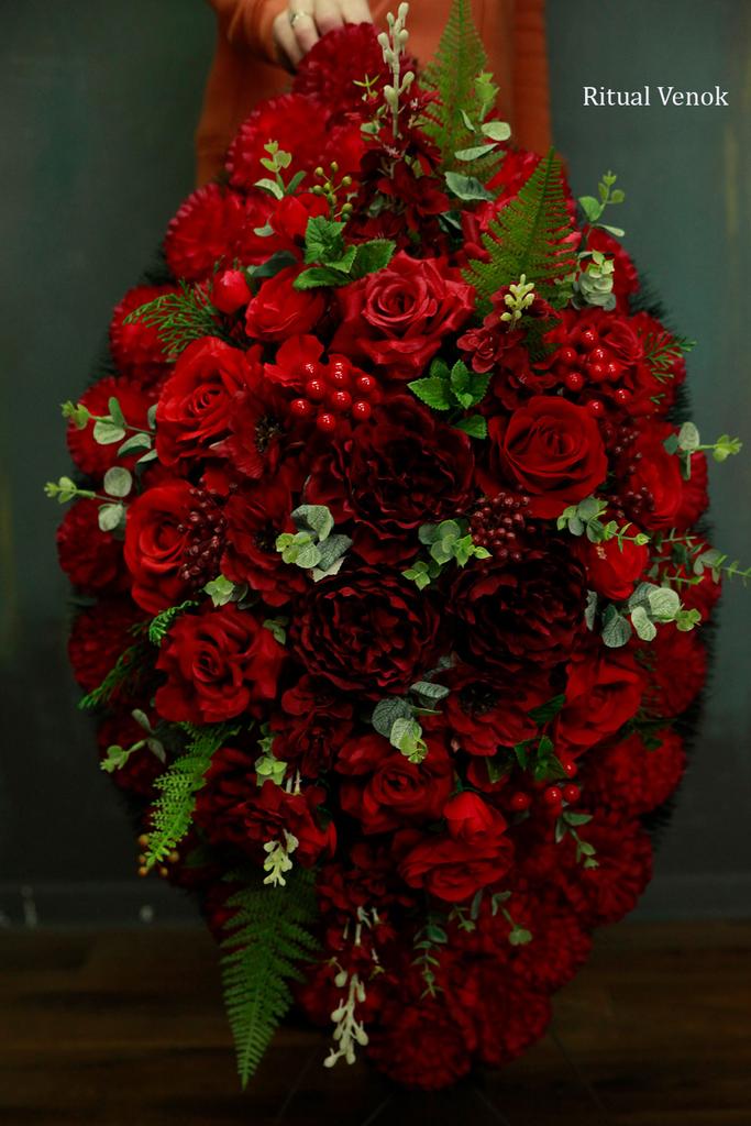 Траурный венок "Антуриум" высота 90 см