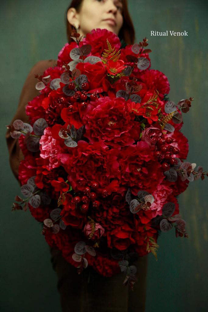 Ритуальный искусственный венок "Крокус" высота 60 см