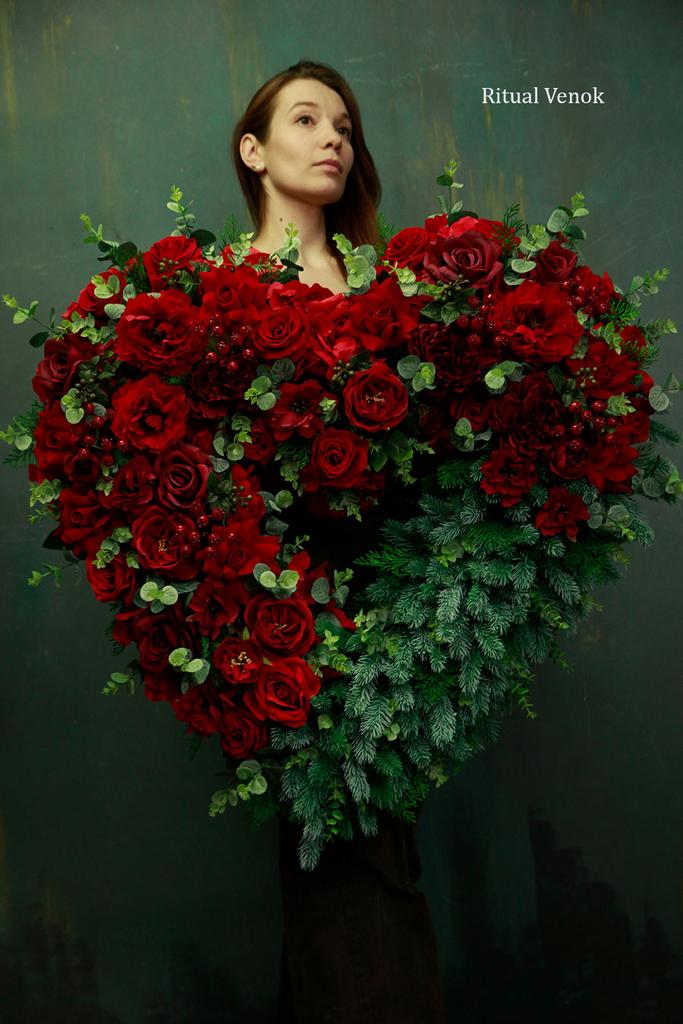 Ритуальный венок "Альба" в форме Сердца, высота 85 см