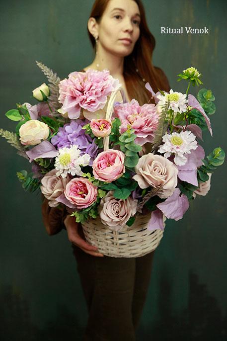 Траурная корзина из искусственных цветов "Варна" высота 45см, ширина 50см