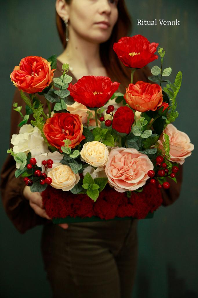 Композиция на натуральном мхе "Маки"  , высота 35 см, ширина 40 см