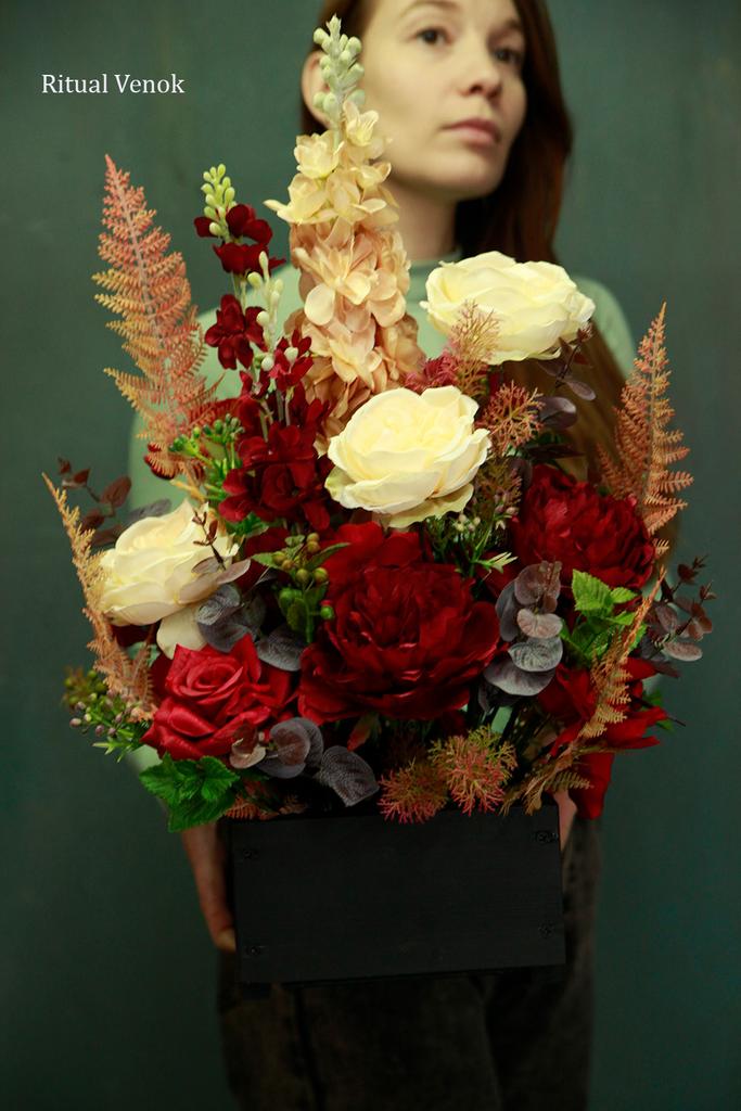 Композиция  "Альма" в кашпо из натурального дерева:  высота 55 см\ ширина 35см