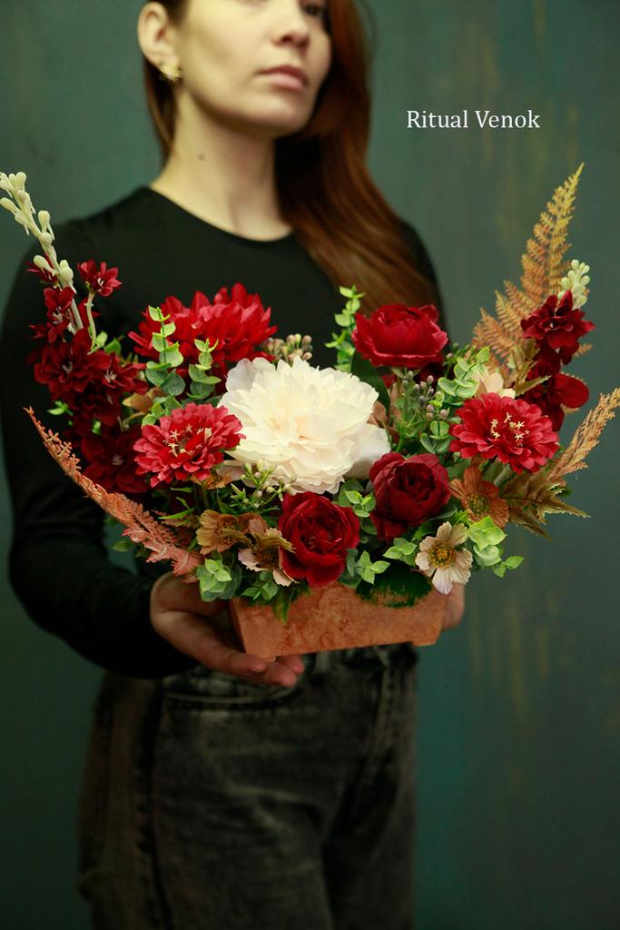 Композиция траурная "Руна", высота 30 см\ ширина 35см