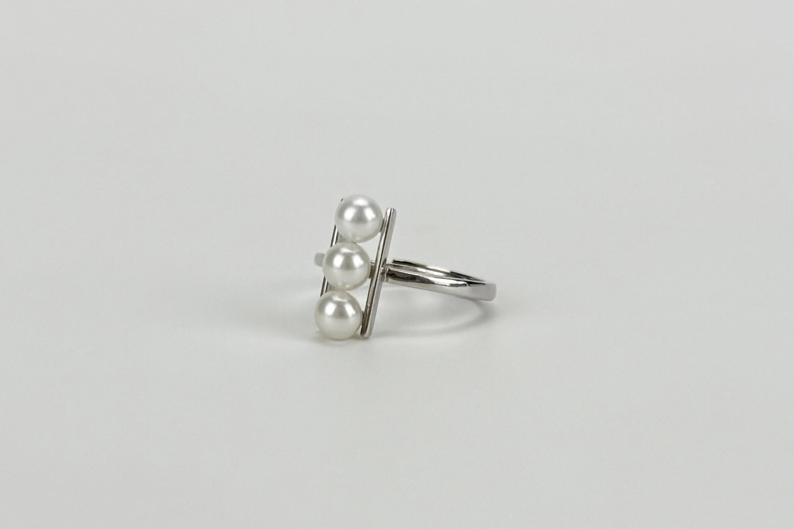 Кольцо с натуральным жемчугом TRINITY