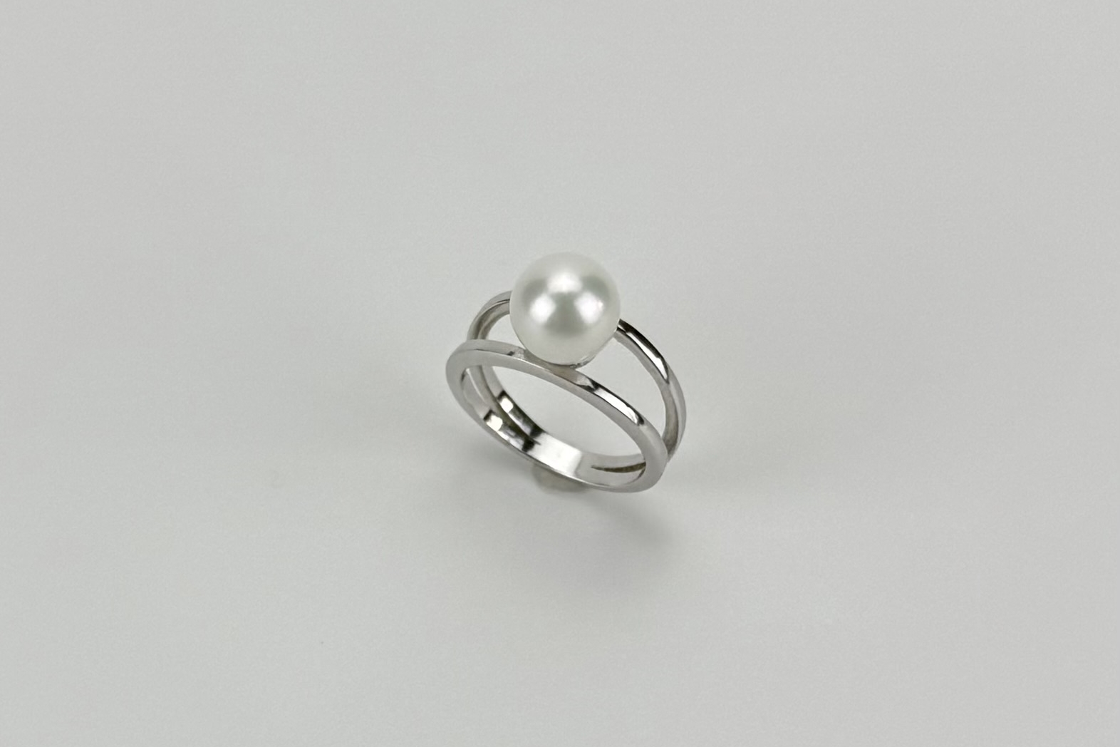 Кольцо с натуральной белой жемчужиной ELLE