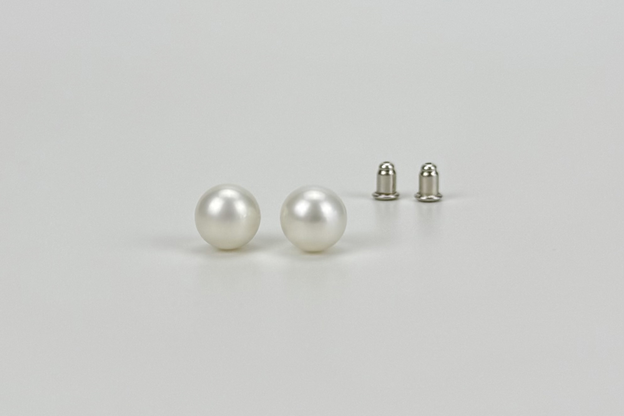 Cерьги пуссеты с натуральным жемчугом CLASSIC