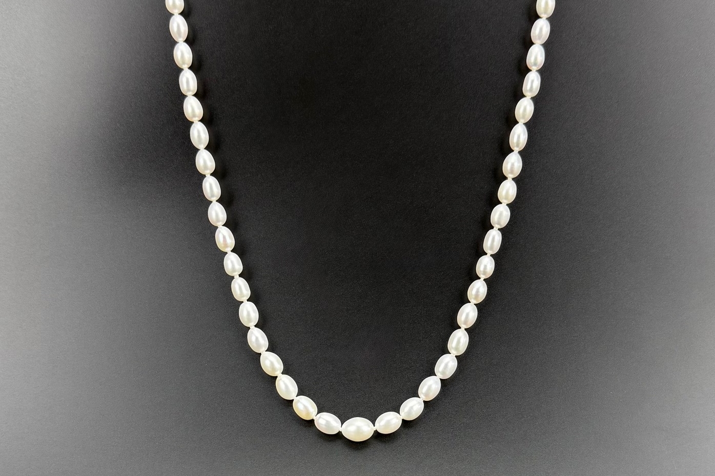 Классическое колье из белого жемчуга CLASSIC