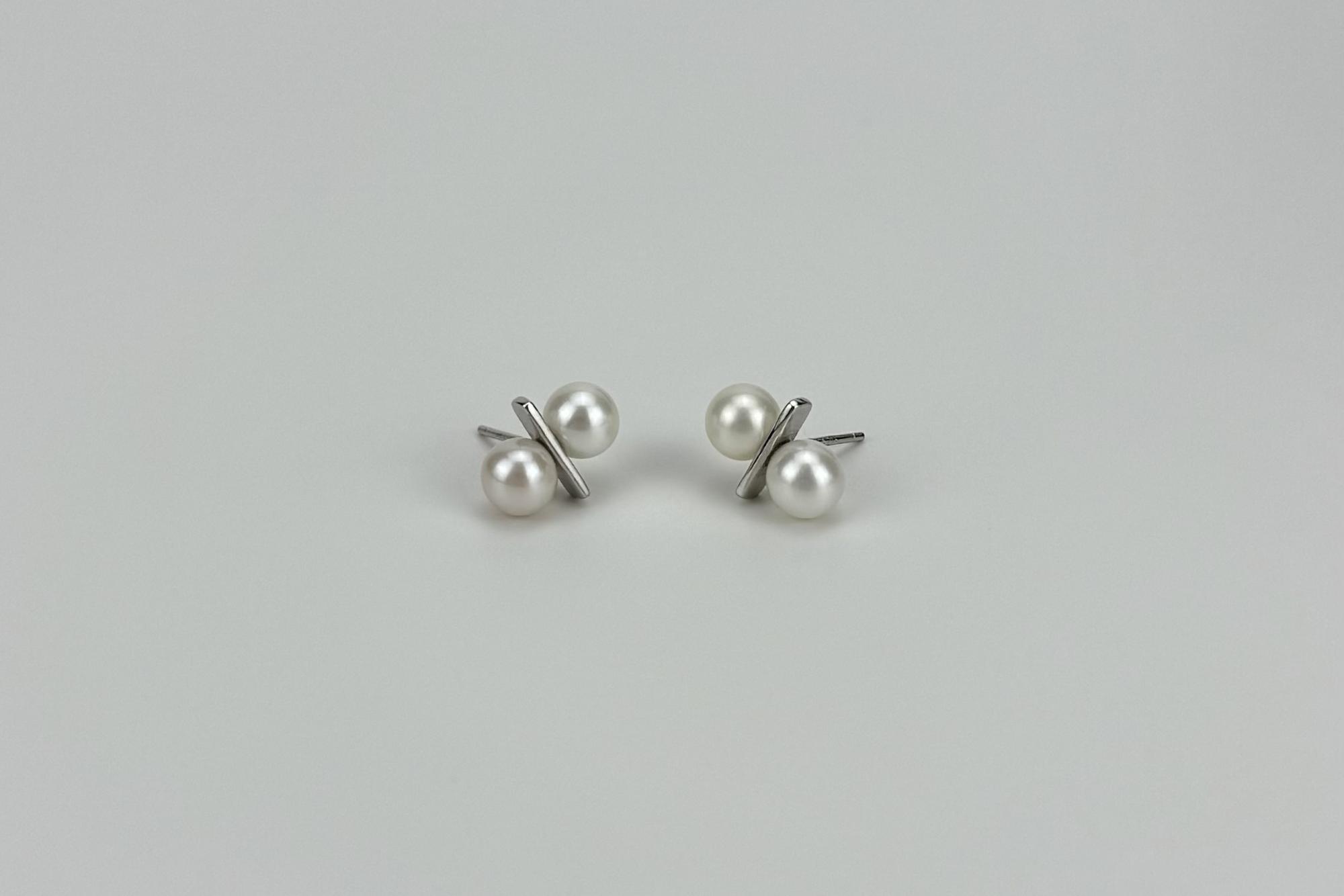 Серьги гвоздики с натуральным жемчугом PACO