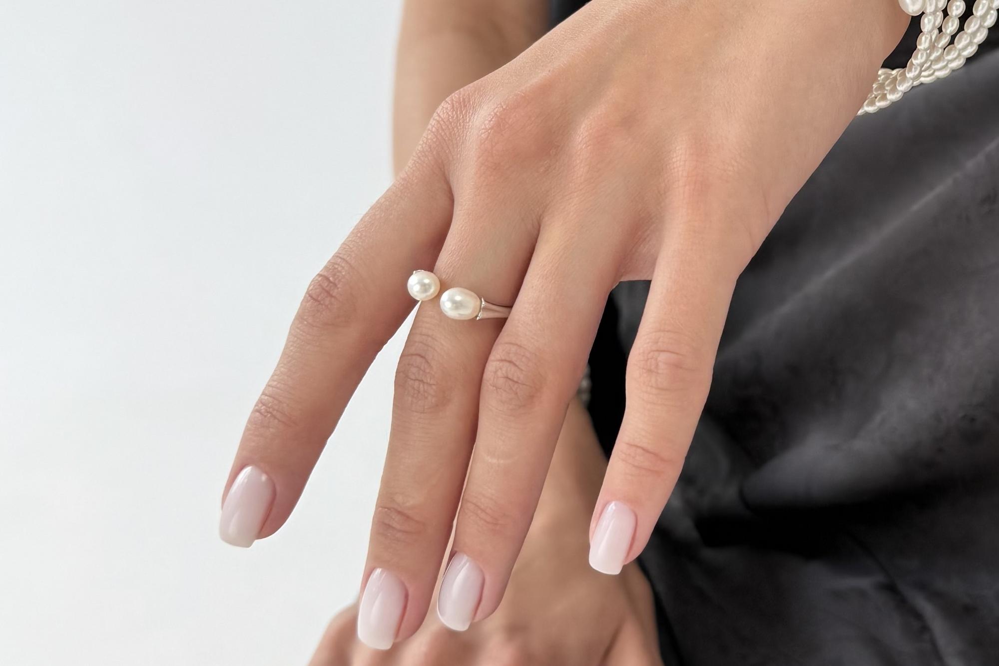 Кольцо с двумя натуральными жемчужинами KISS