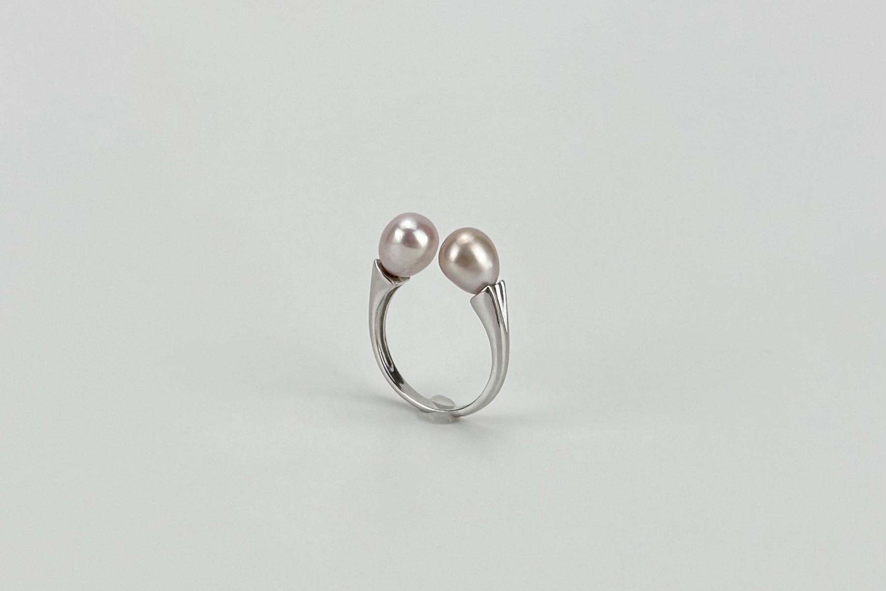 Кольцо с двумя натуральными жемчужинами KISS
