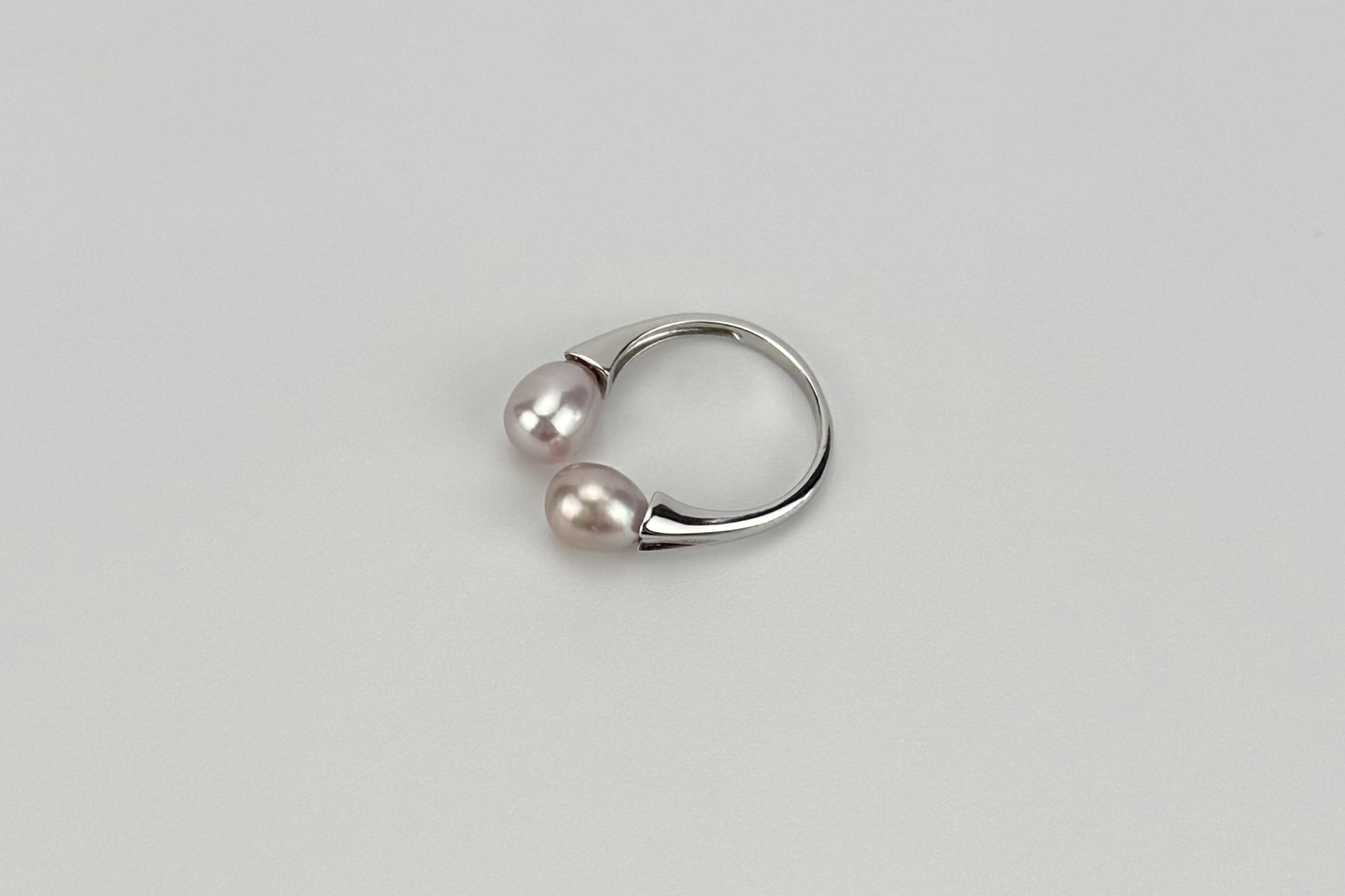 Кольцо с двумя натуральными жемчужинами KISS