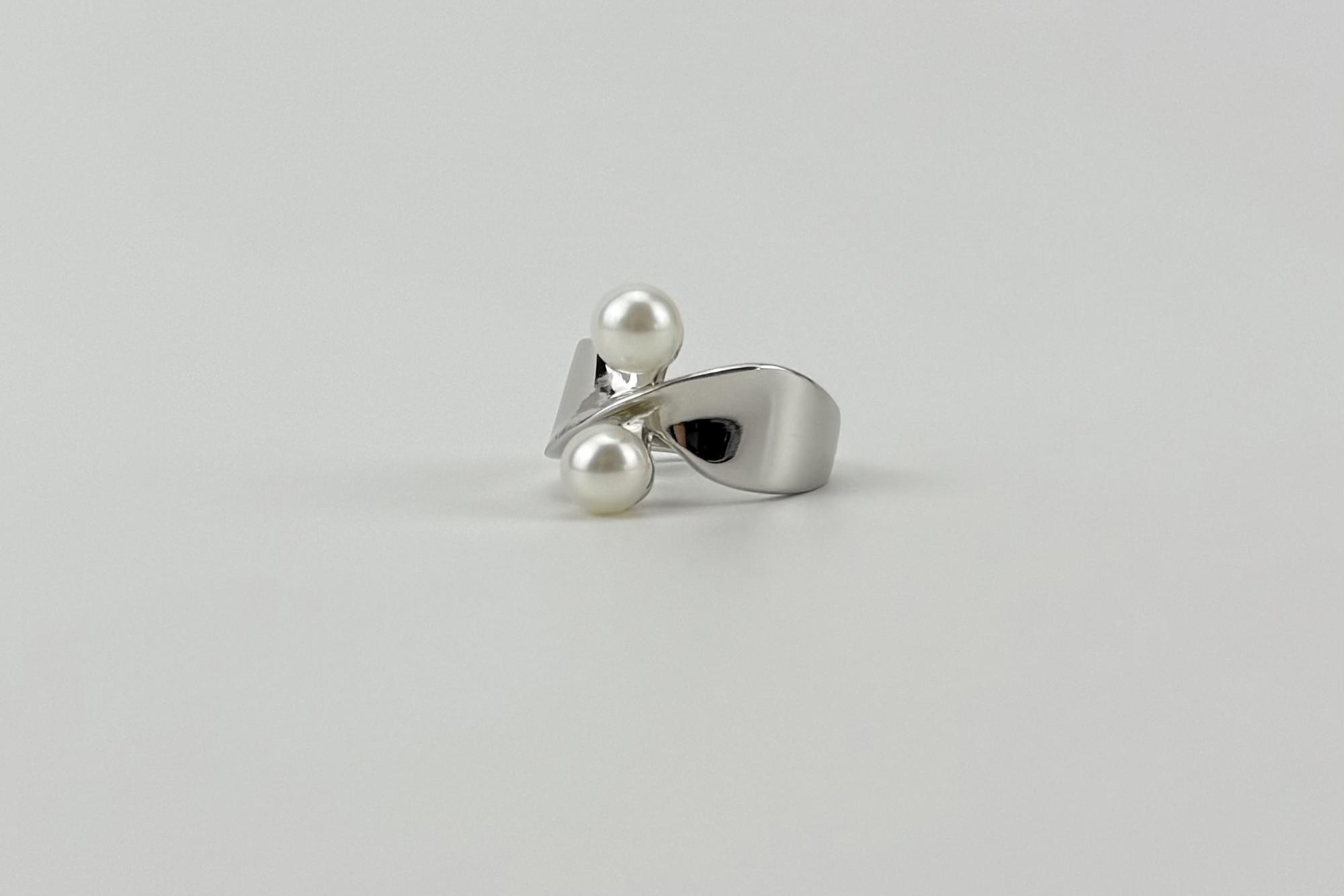 Кольцо с двумя натуральными жемчужинами GELB