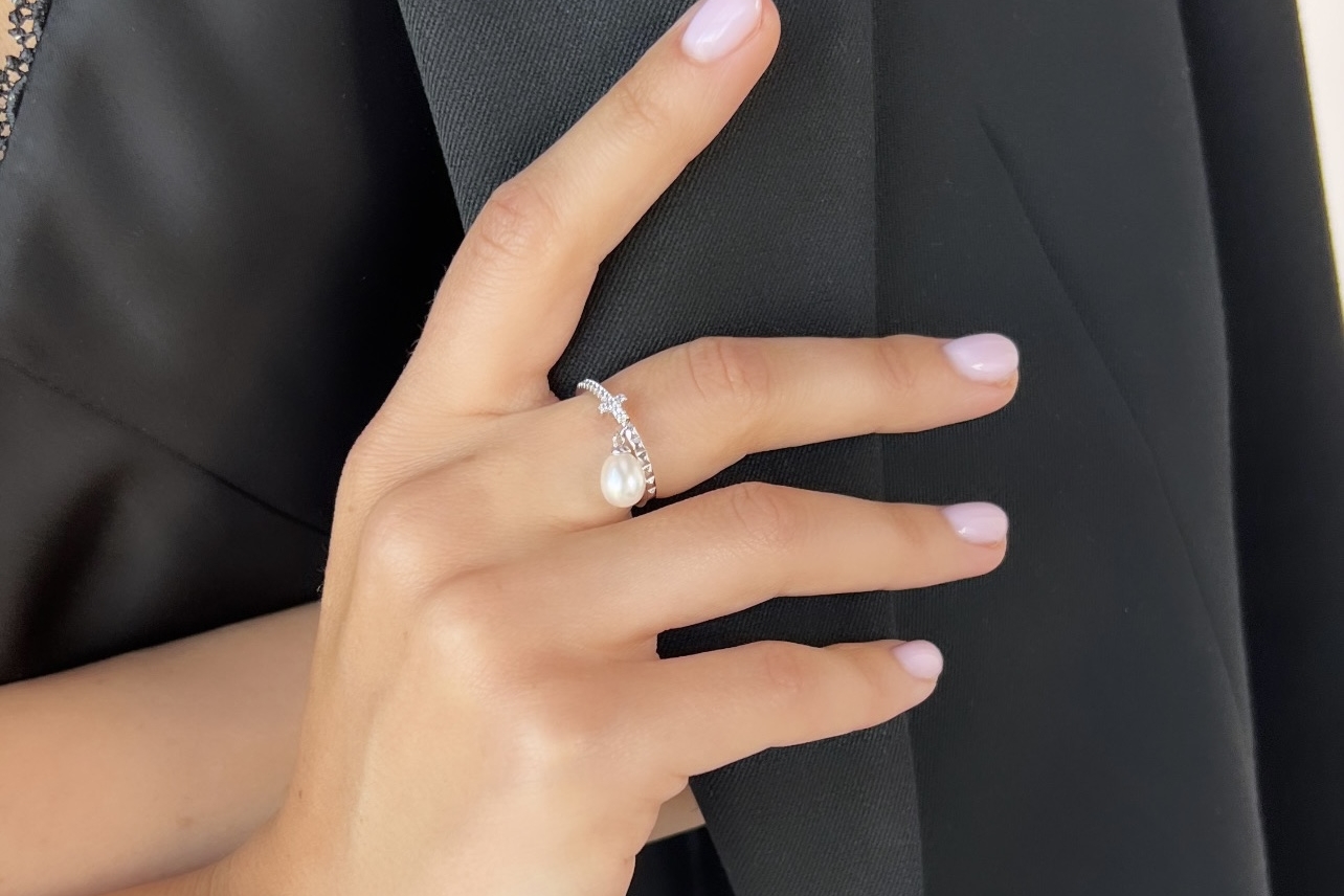 Кольцо с жемчужной подвеской HOLINESS