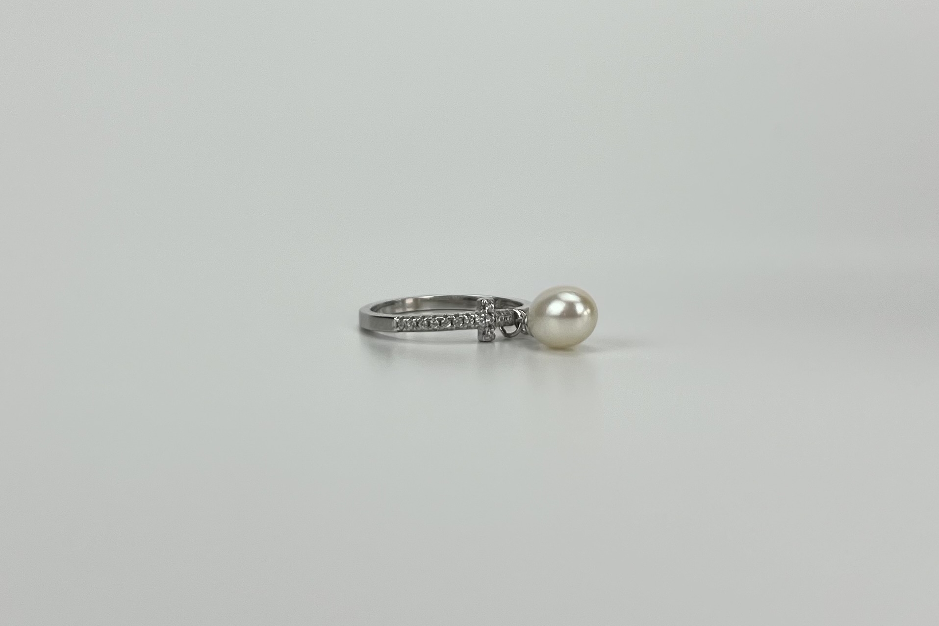 Кольцо с жемчужной подвеской HOLINESS