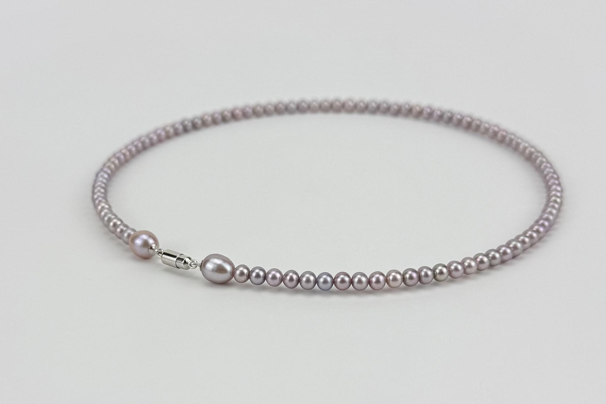 Чокер из микро жемчуга на жесткой основе AXIS