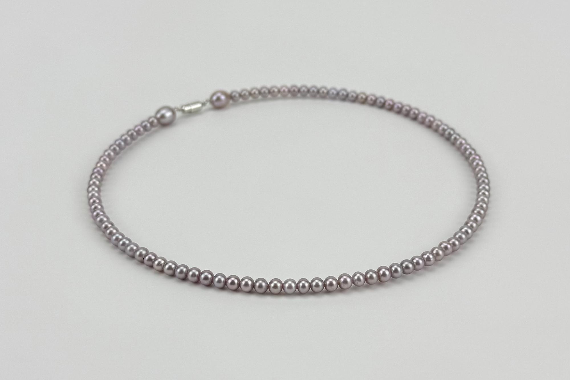 Чокер из микро жемчуга на жесткой основе AXIS