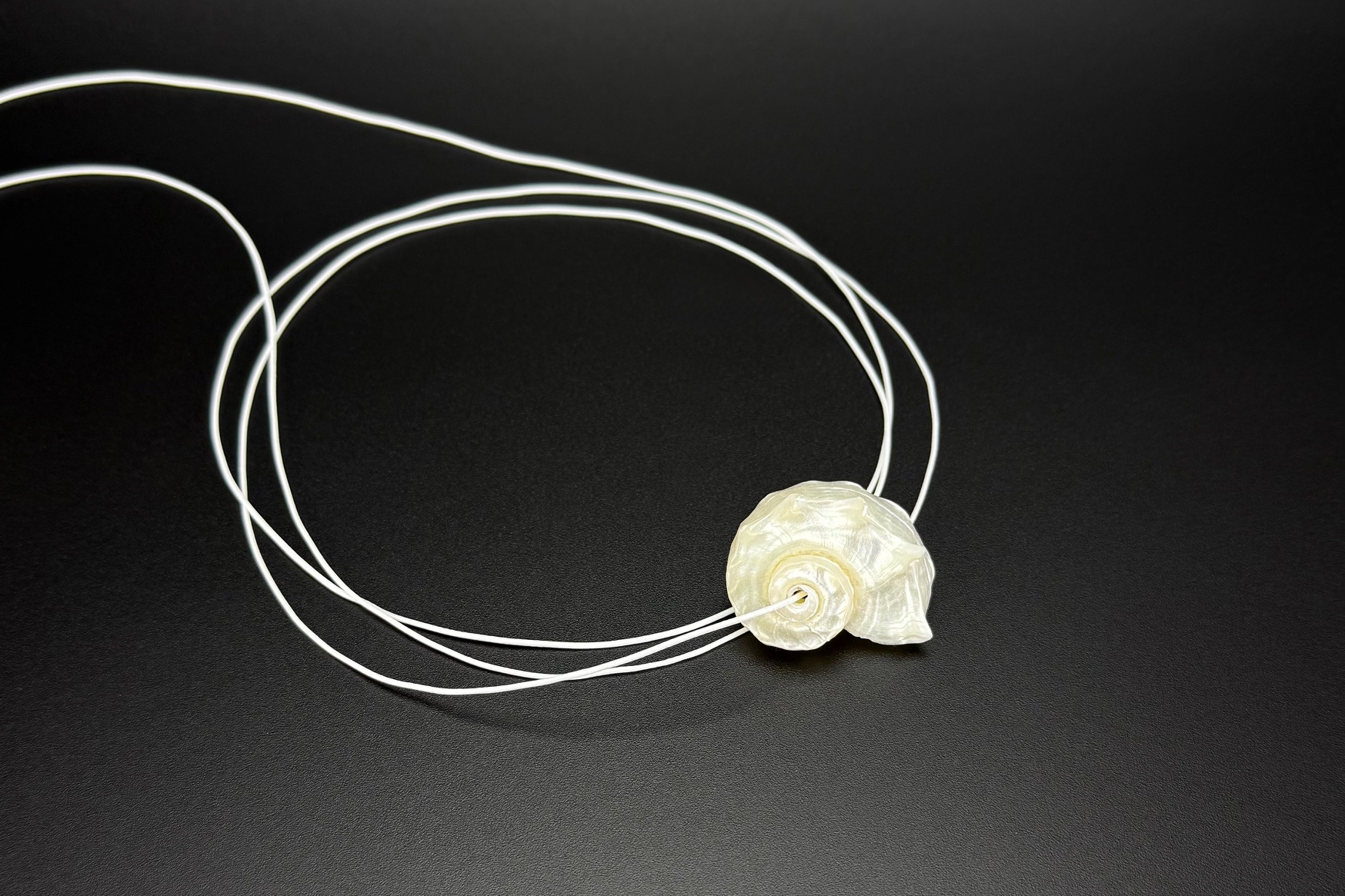 Подвеска из натуральной ракушки SEASHELL