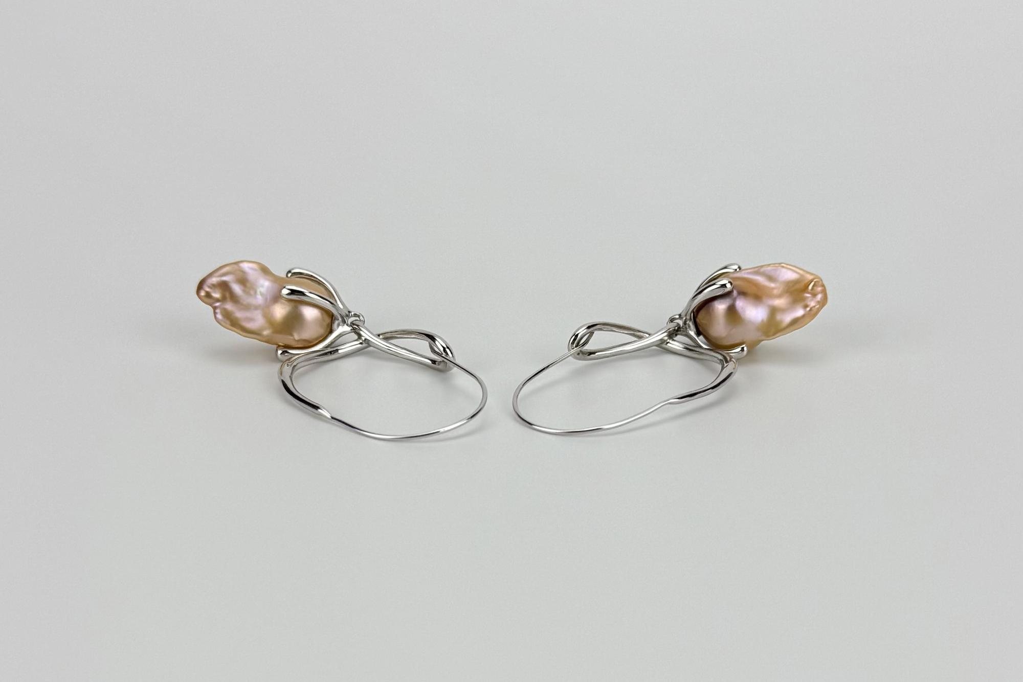 Крупные серьги с натуральным цветным жемчугом REHAB