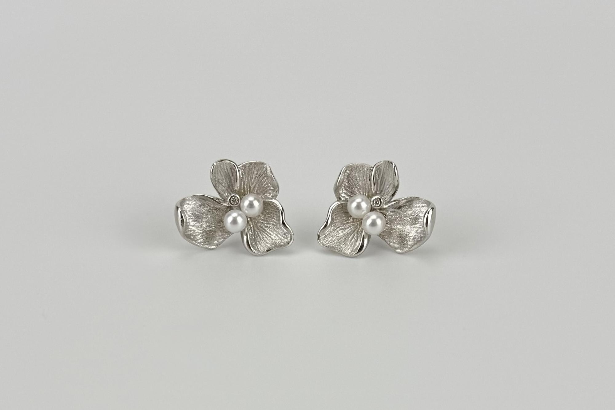 Серьги в виде цветка с натуральным жемчугом PEARL FLOWER