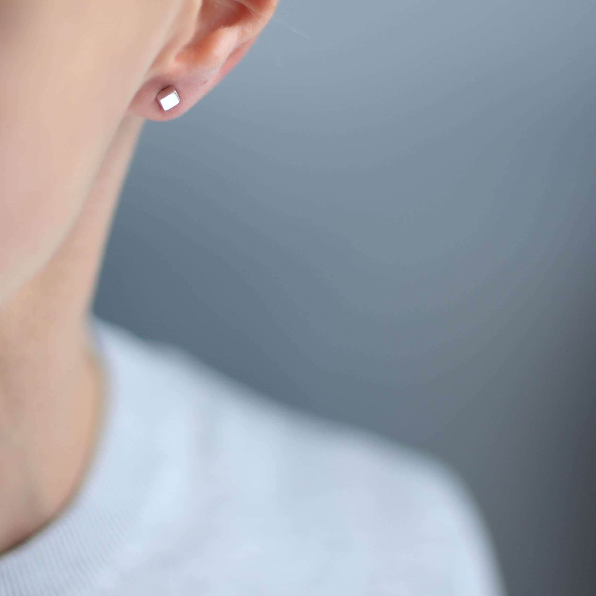 Серьга-гвоздик Квадратик мини 1P562 mono