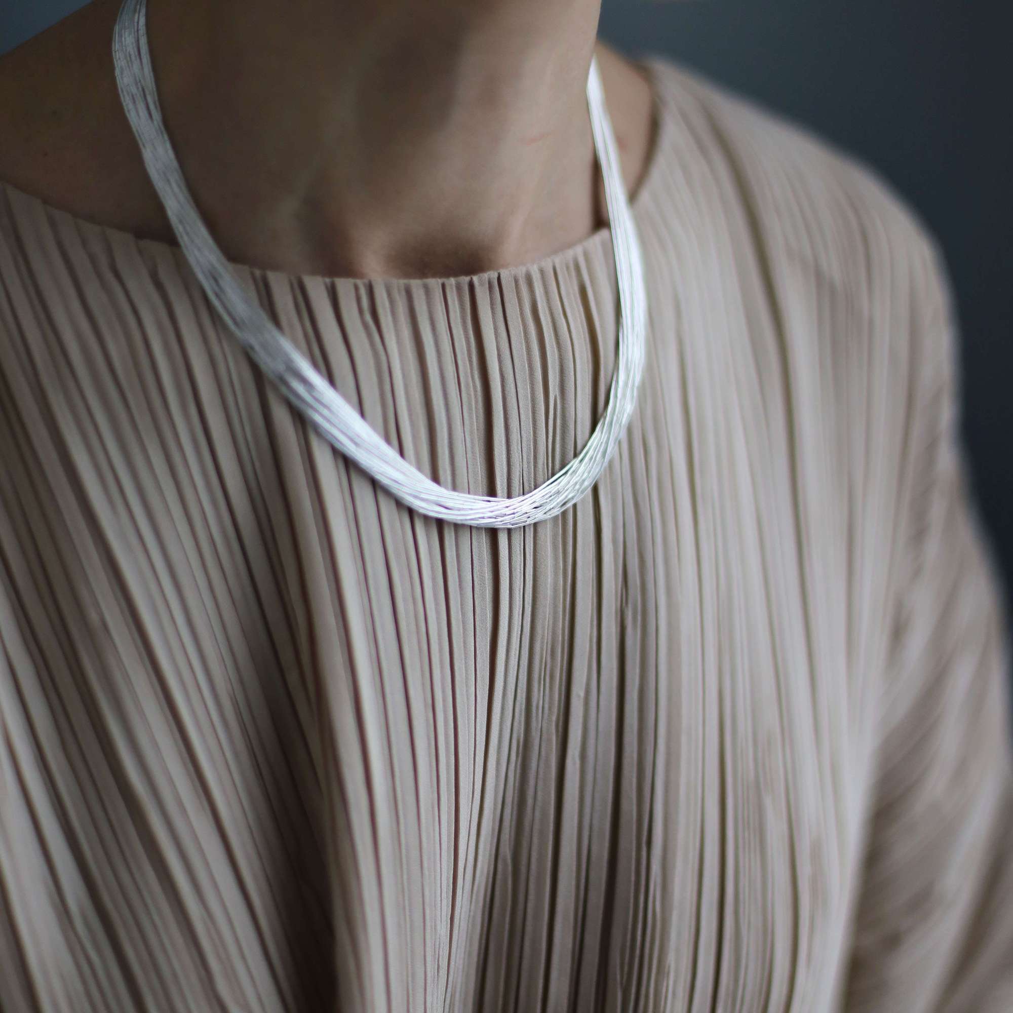 Колье из 20 серебряных нитей 4P455