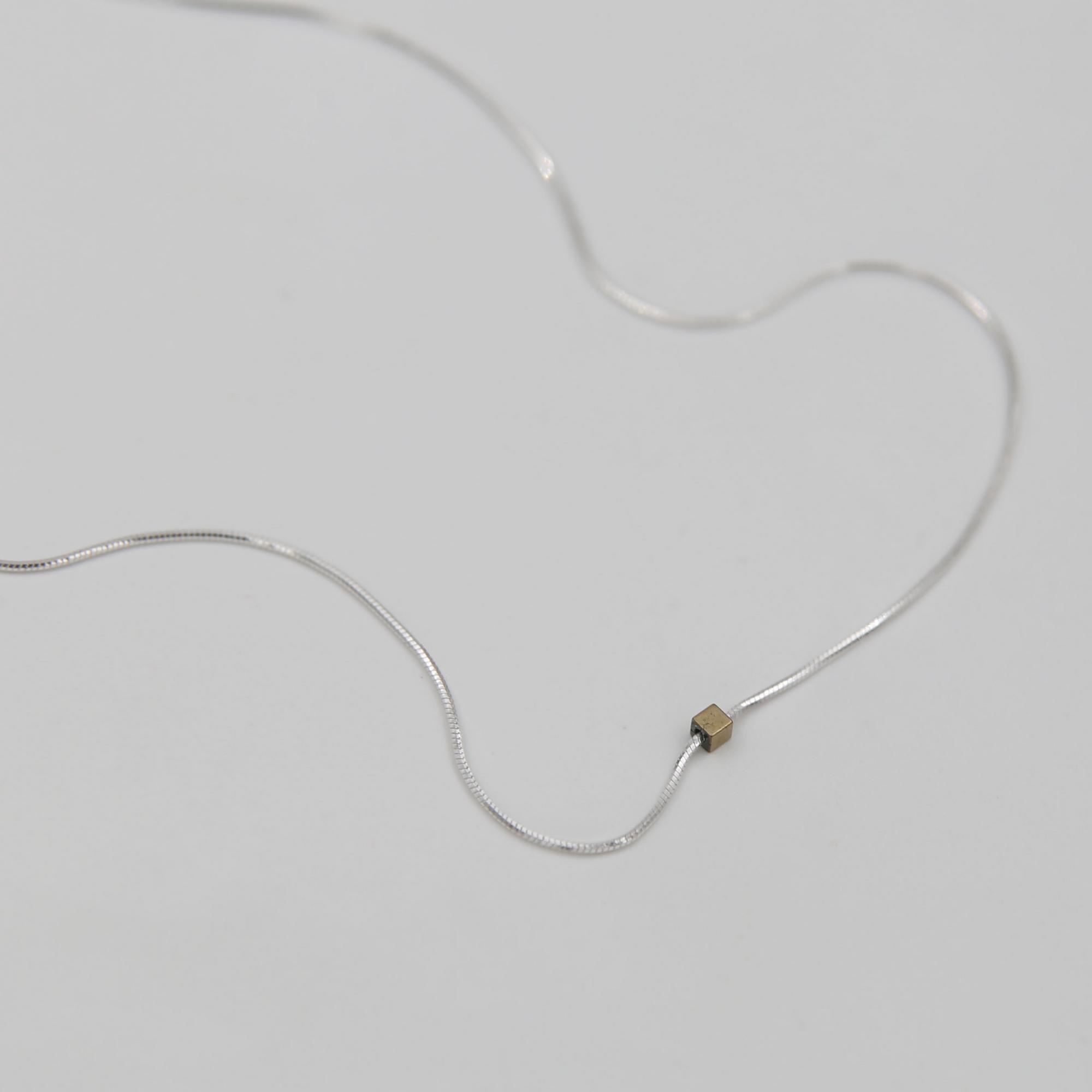 Подвеска с гематитовым кубиком 4P745