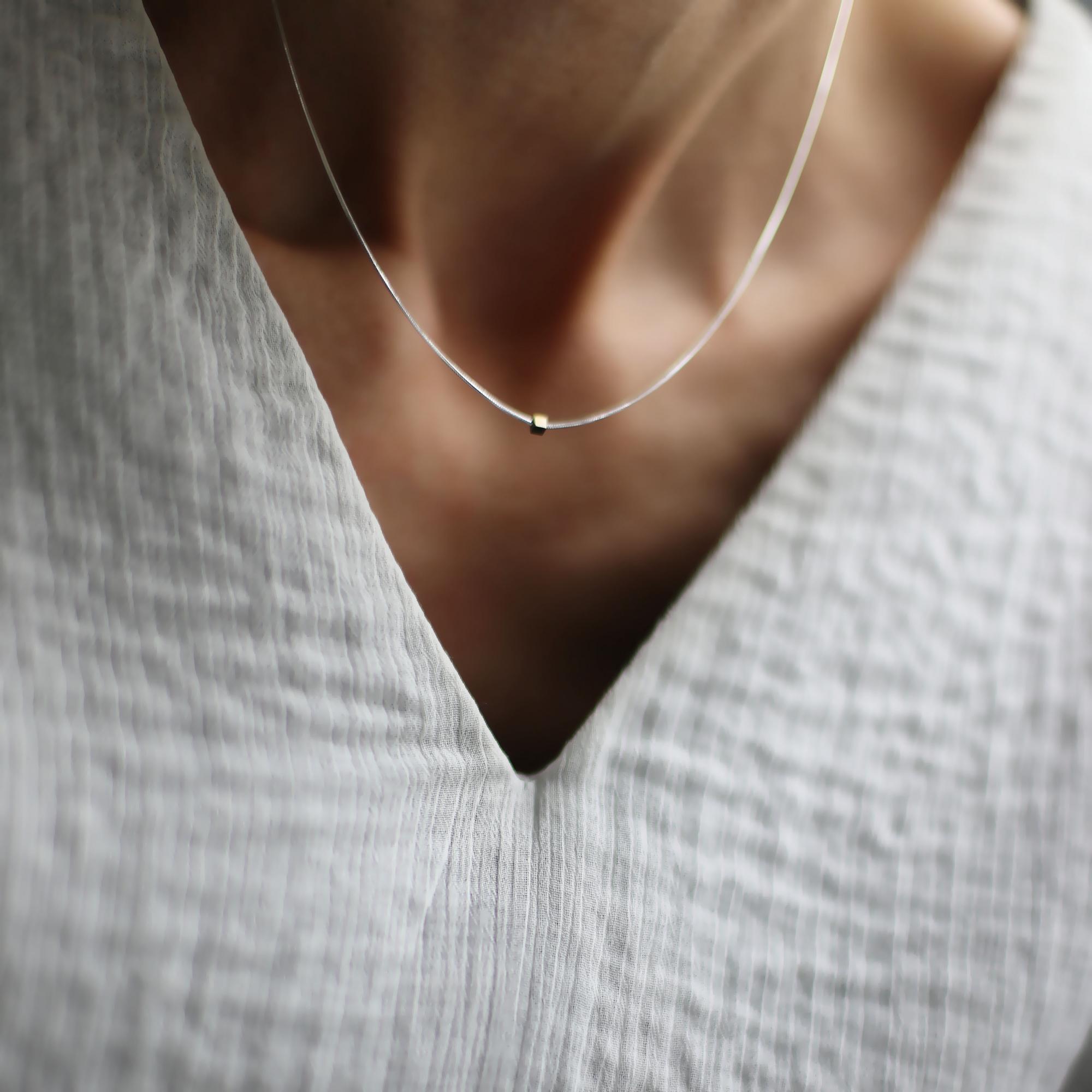 Подвеска с гематитовым кубиком 4P745