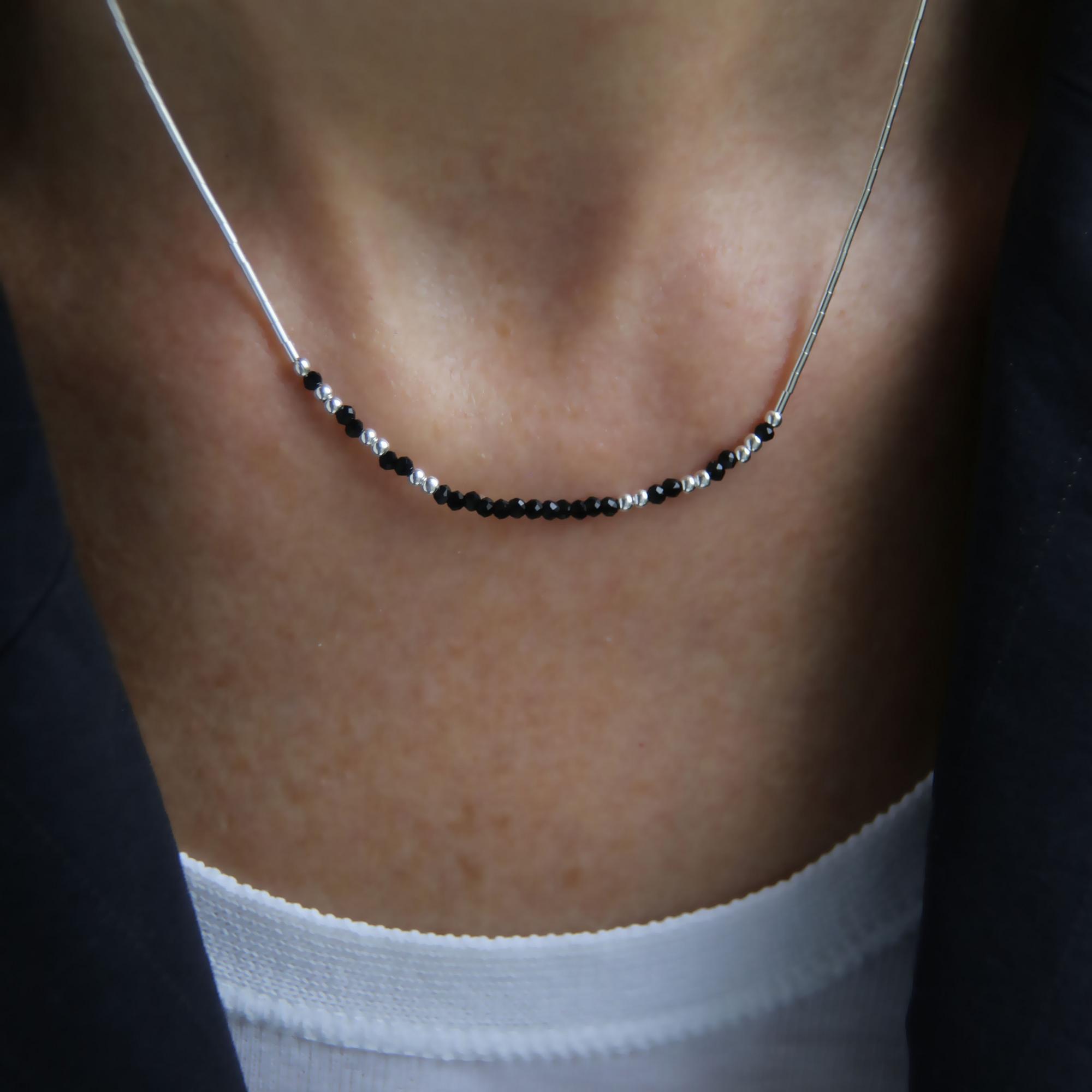 Серебряная нить с чёрным ониксом 4P886