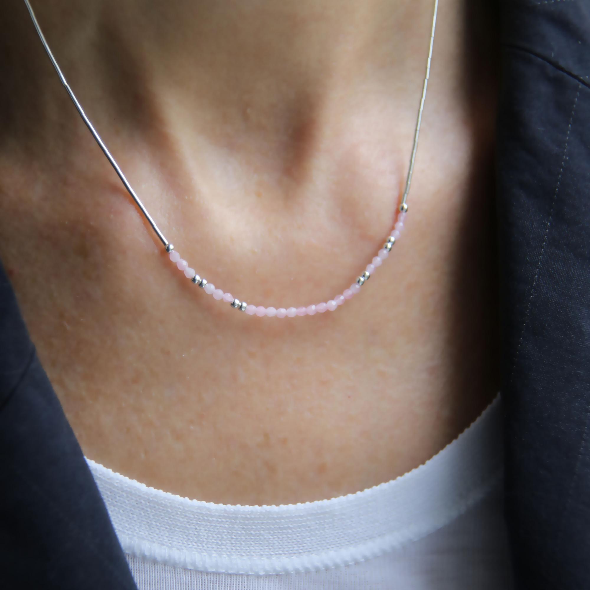 Серебряная нить с розовым кварцем 4P881