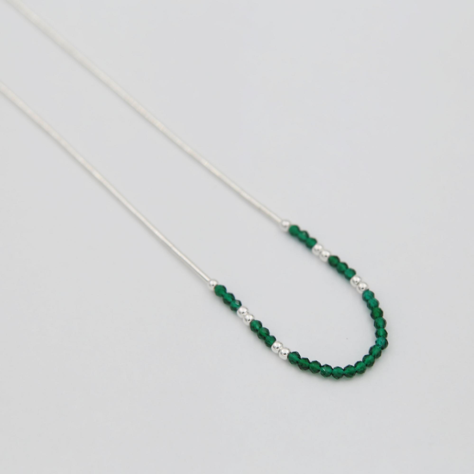 Серебряная нить с зеленым халцедоном 4P888