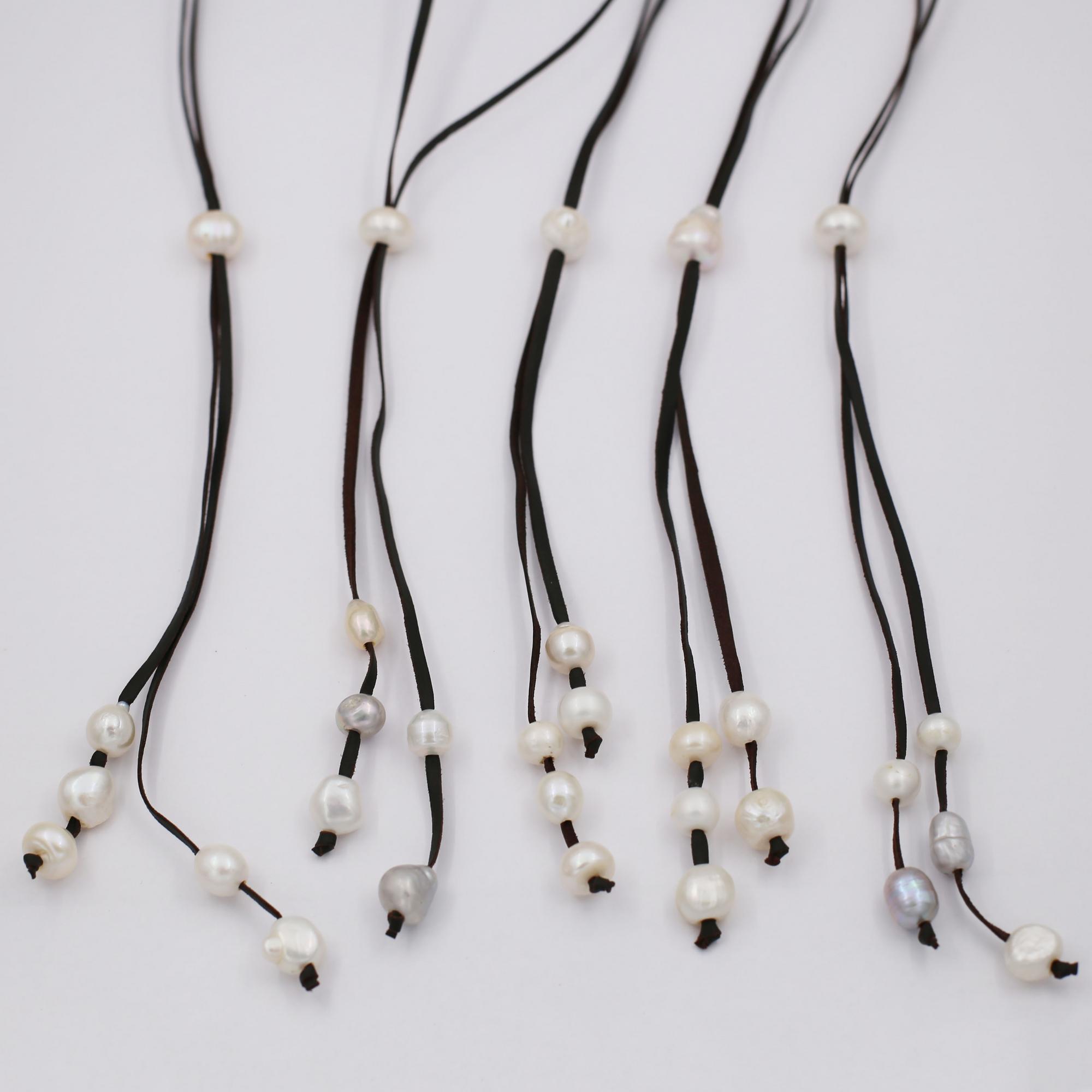 Колье с жемчугом на кожаном шнуре 4P714