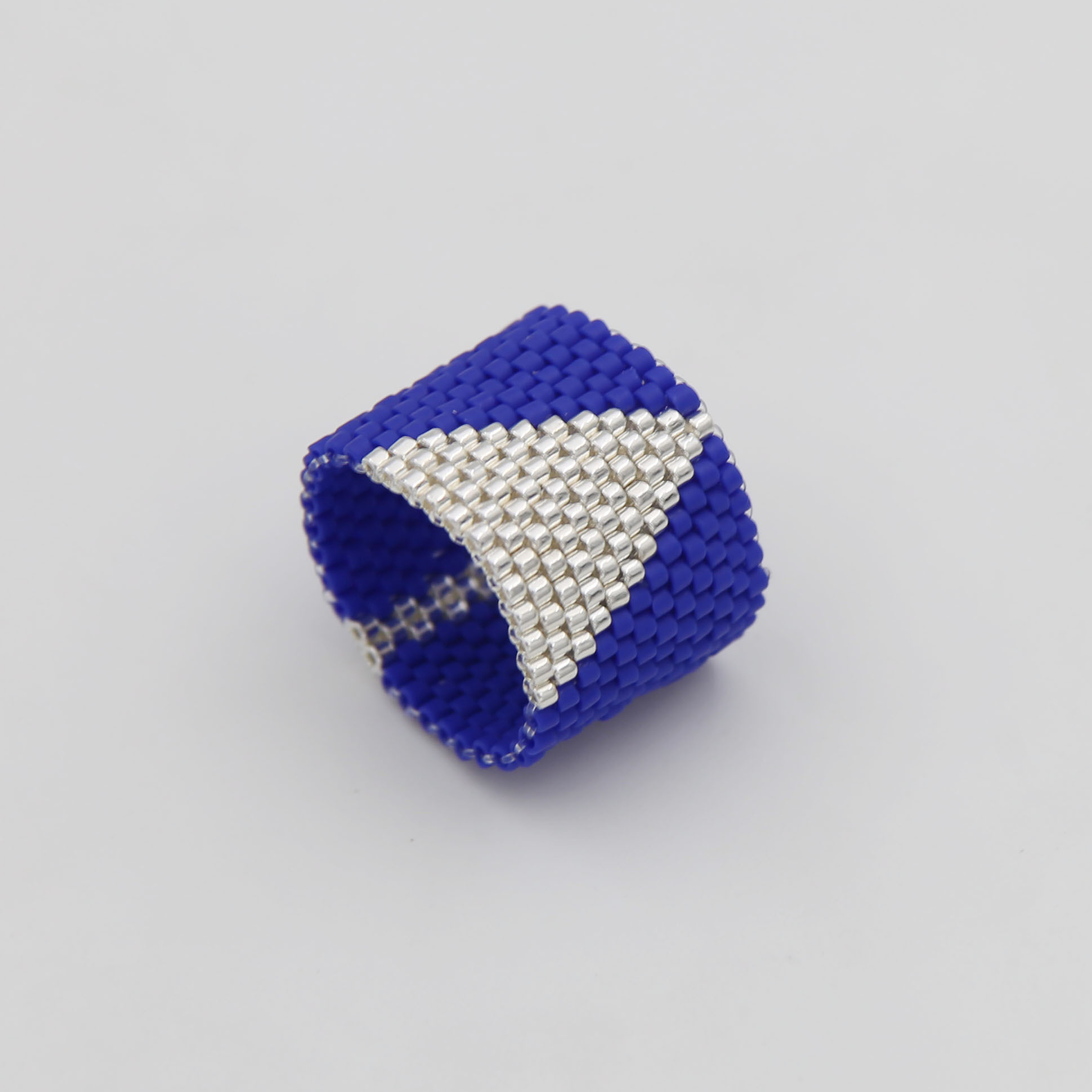 Кольцо из бисера 2P1136