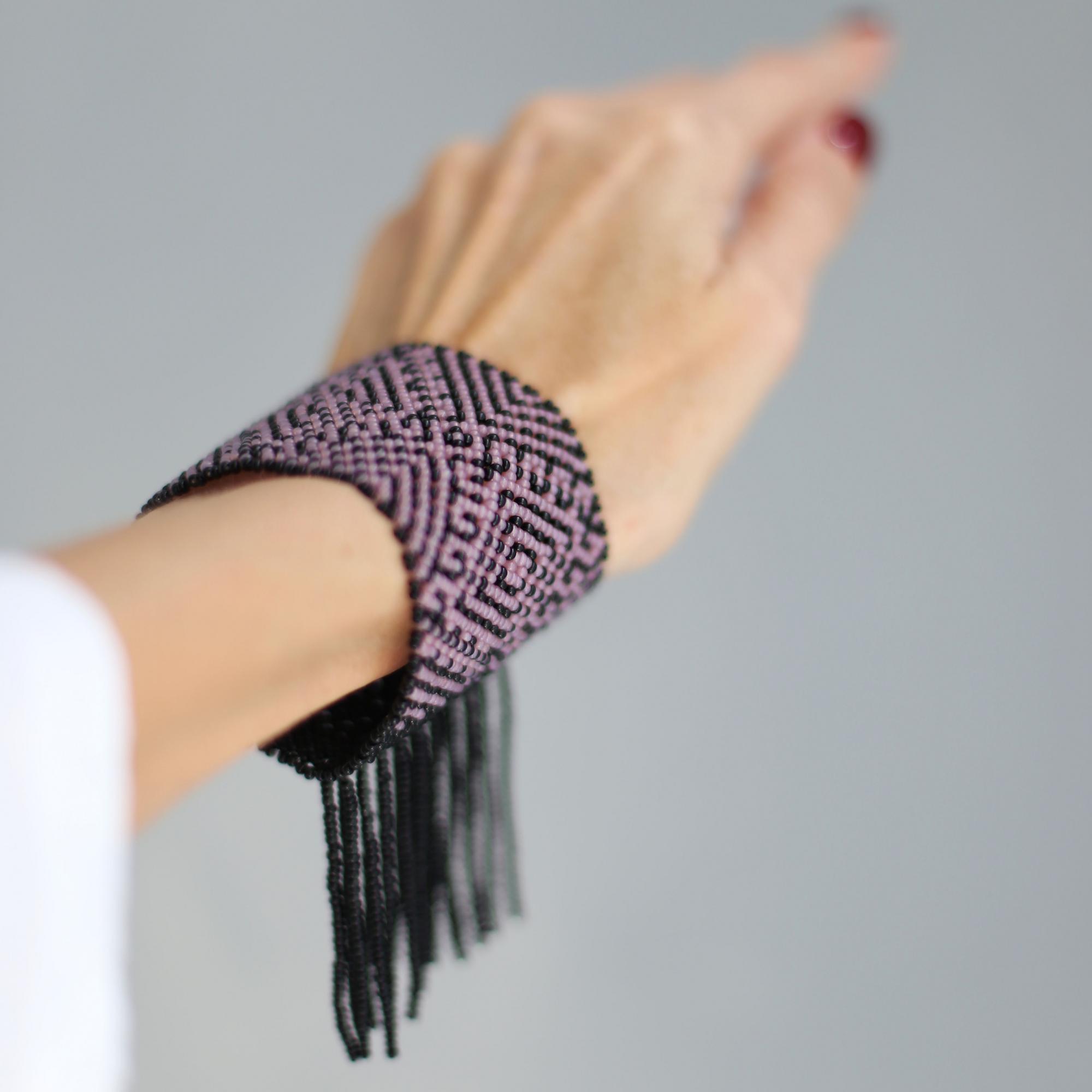 Браслет из бисера с бахромой 3P566-1