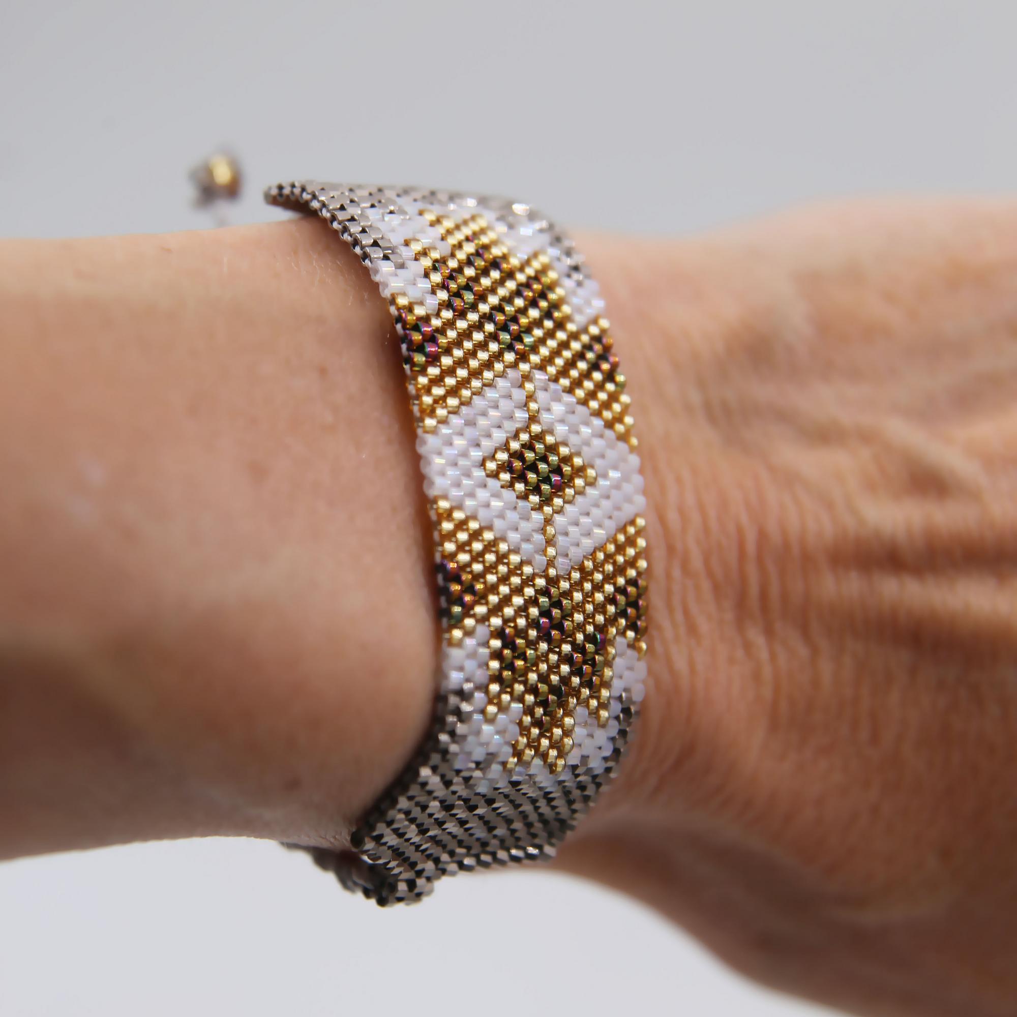 Браслет из бисера 3P462