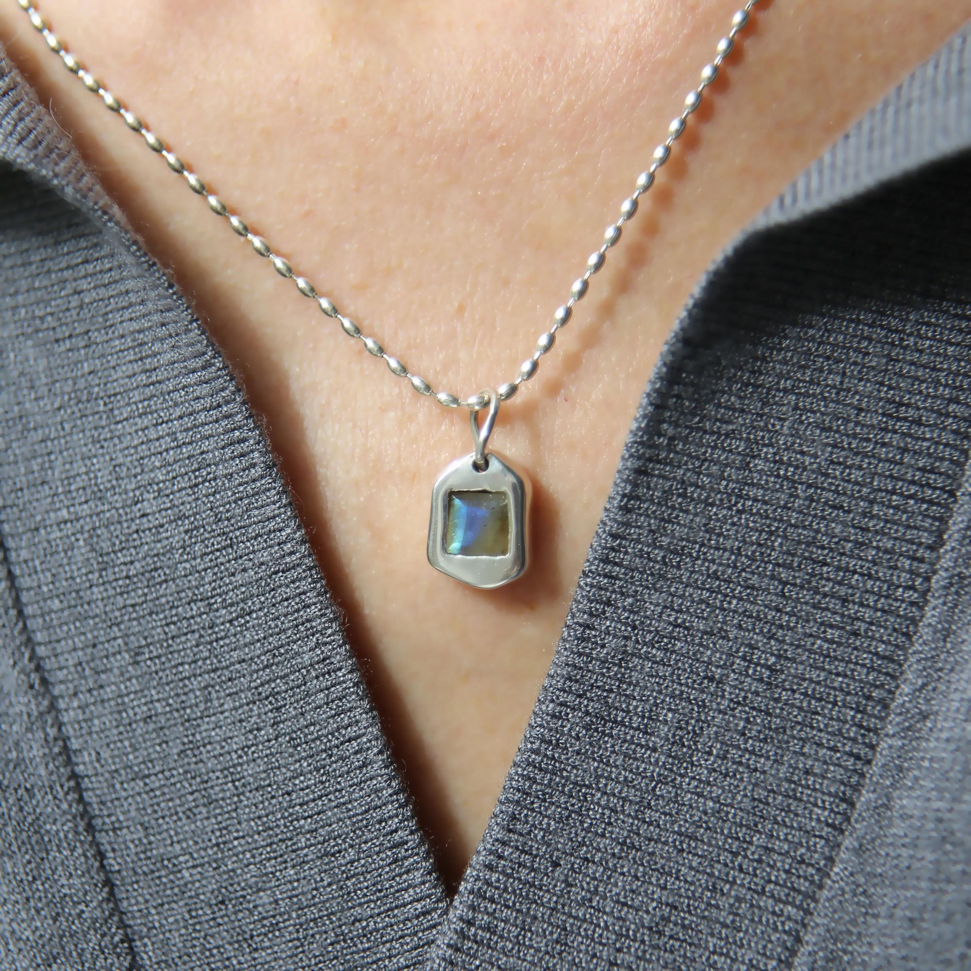 Подвеска с лабрадоритом 4P967