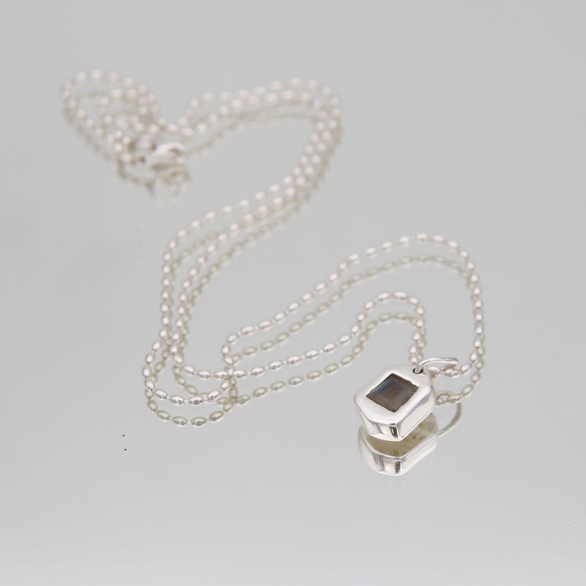 Подвеска с лабрадоритом 4P967