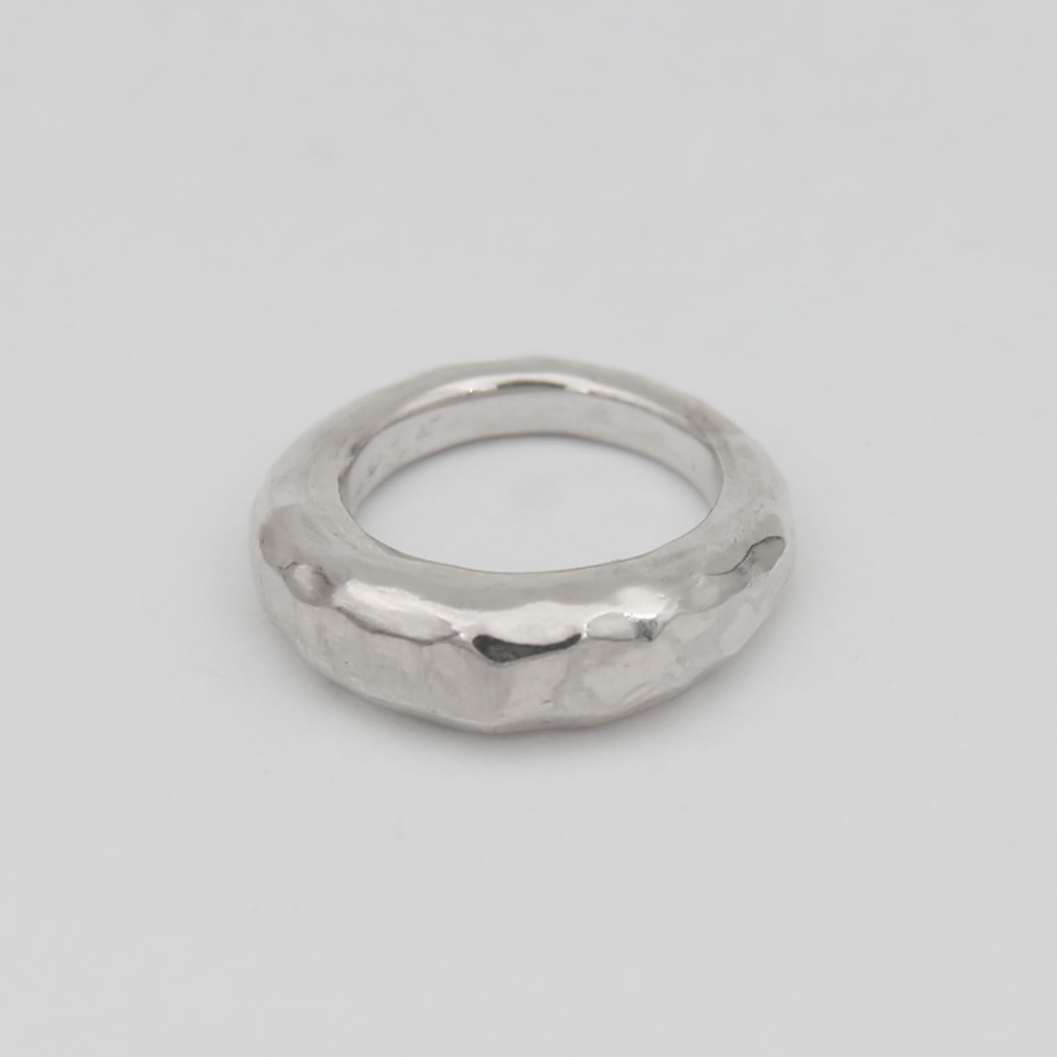 Узкое ограненное кольцо  2P1196