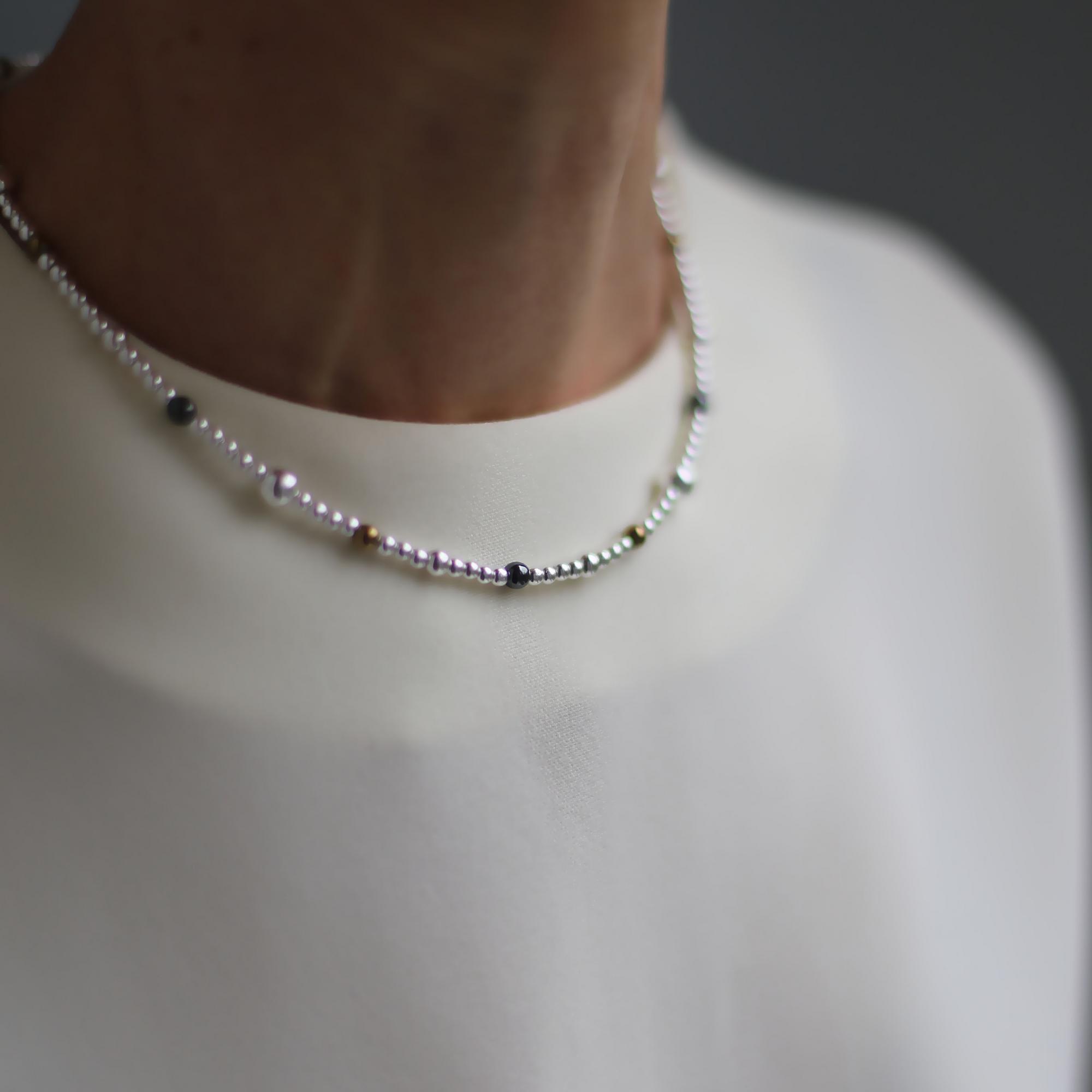 Колье из гематита 4P970