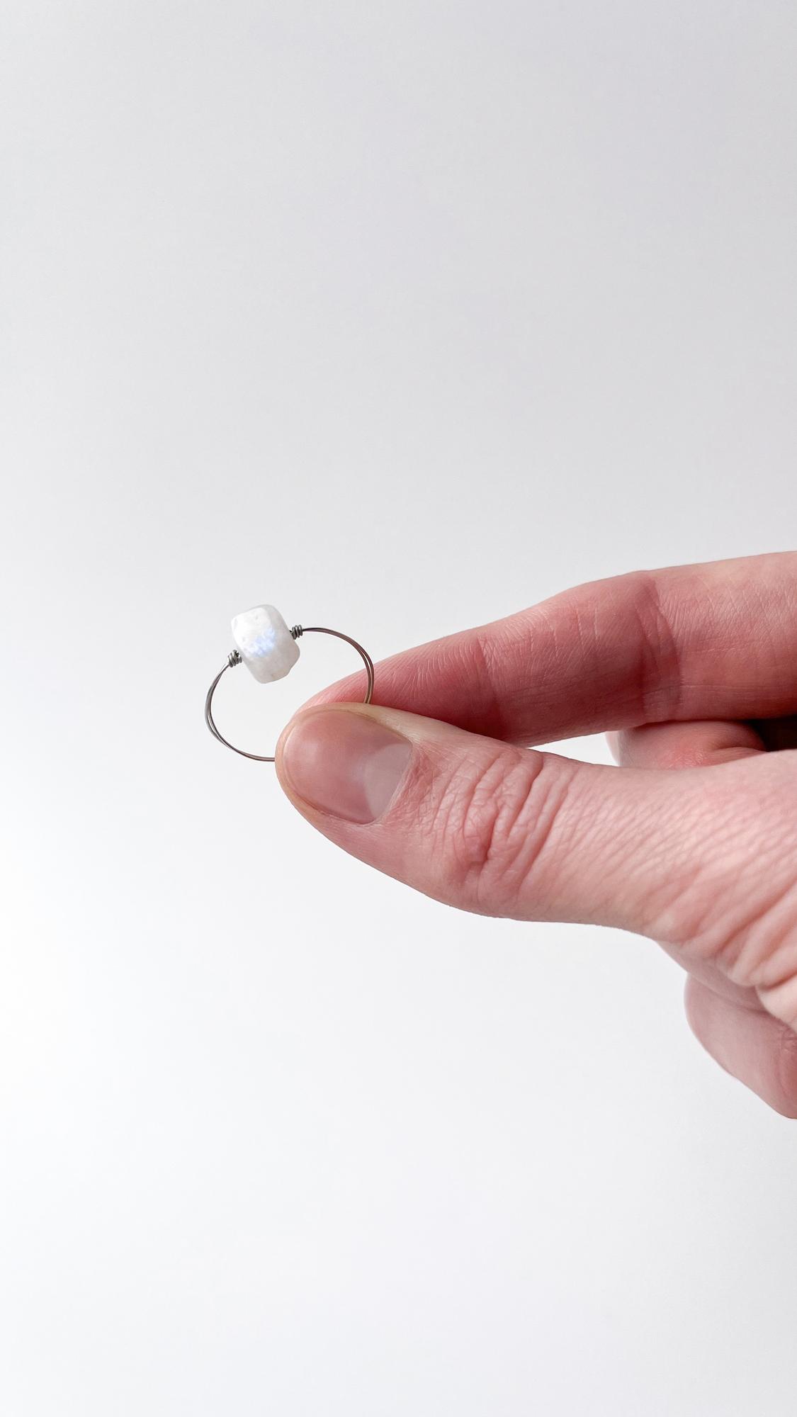 Кольцо с лунным камнем