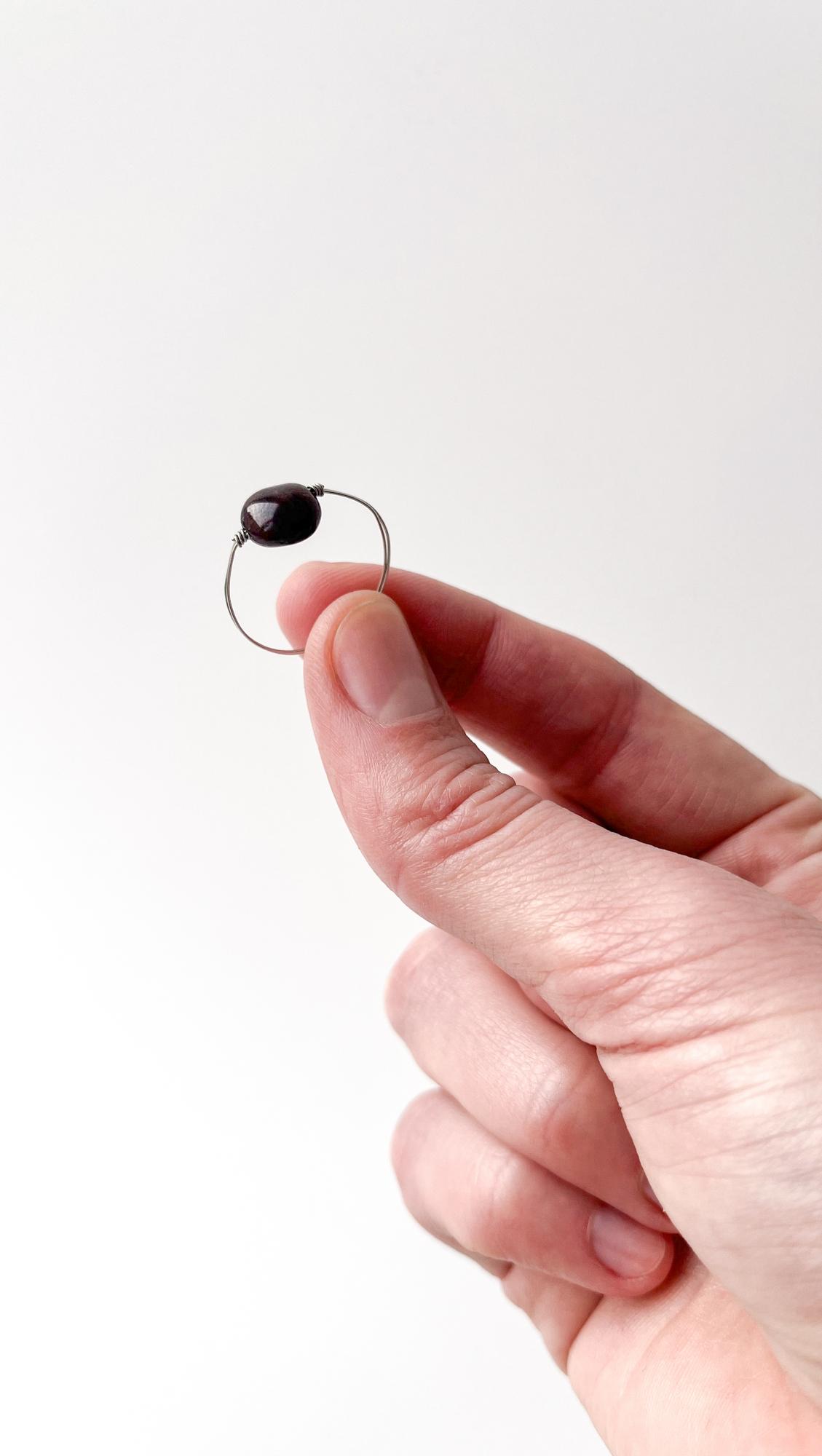 Кольцо с гранатом