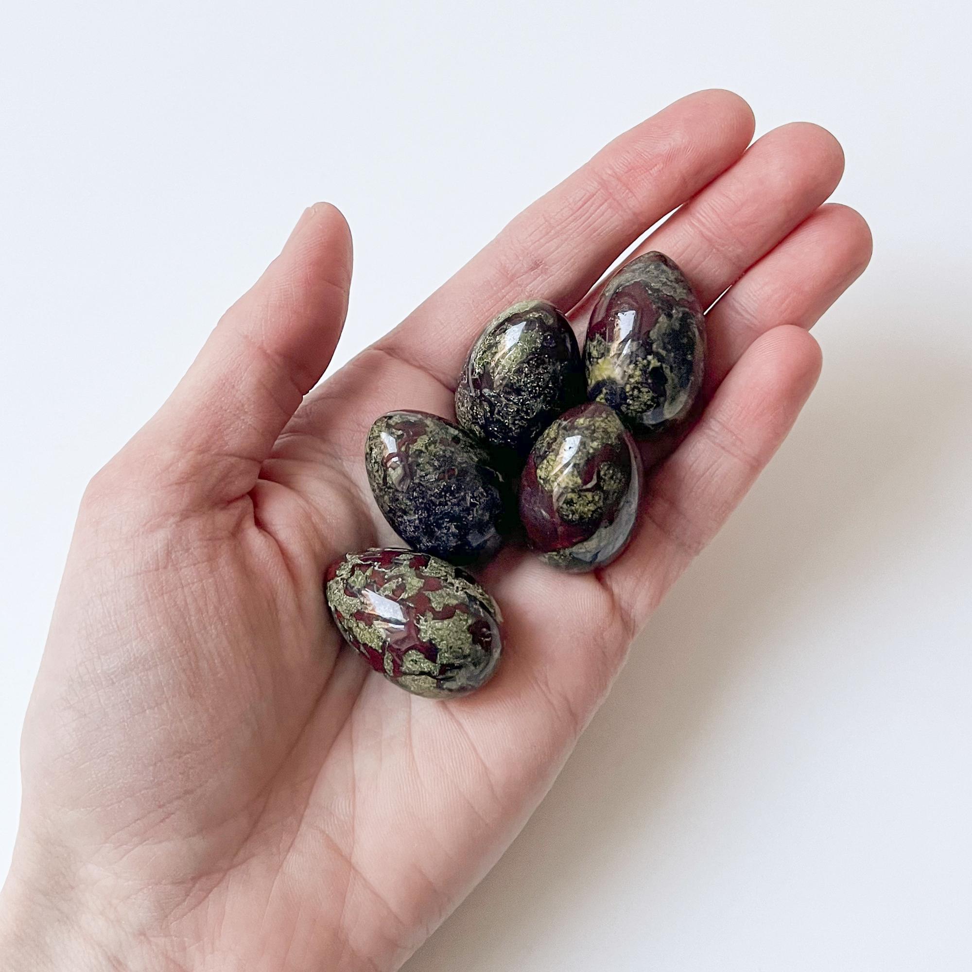 Яшма "Кровь дракона" - яйцо