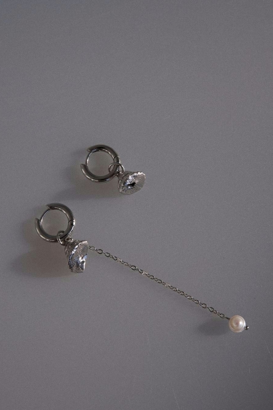 ассиметричные серьги с ракушками и жемчугом