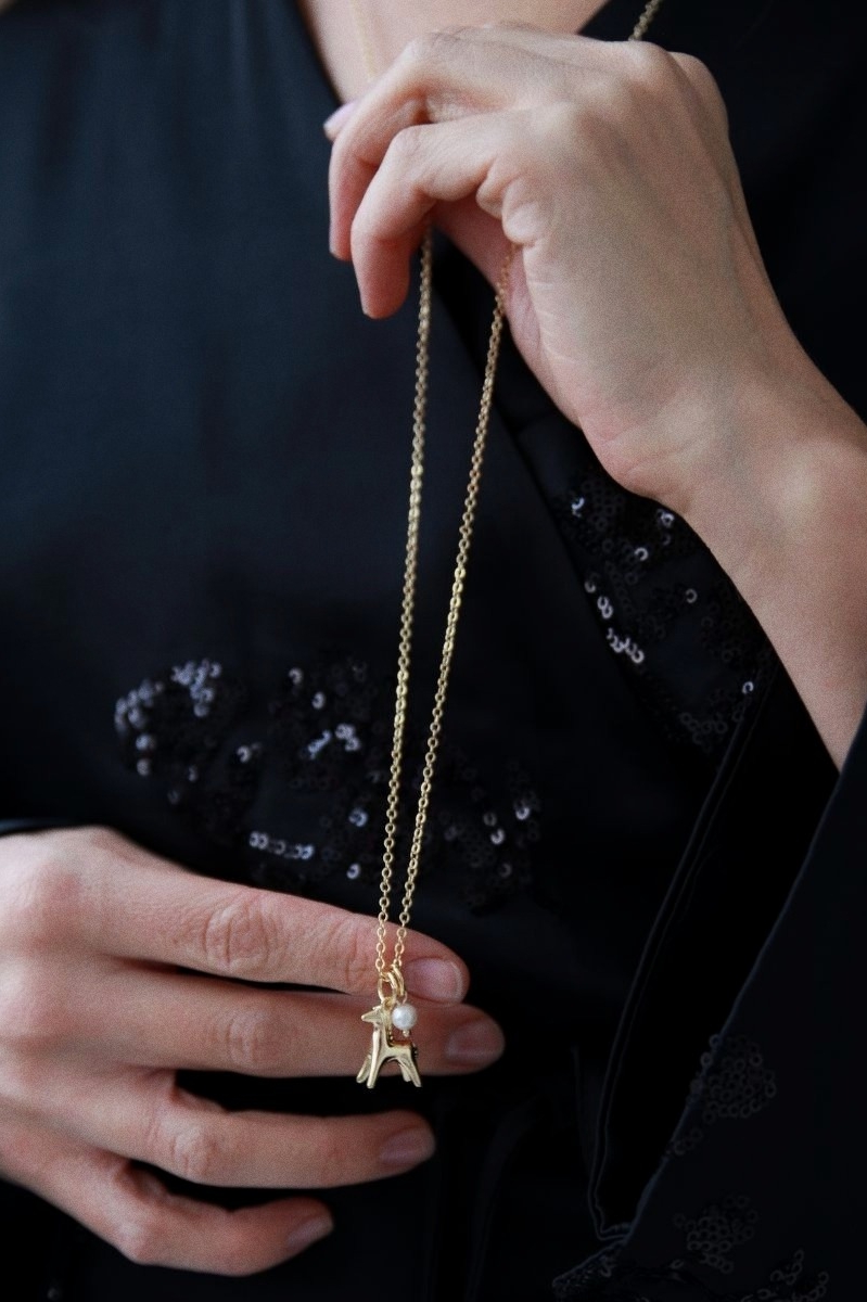 золотой кулон лошадка