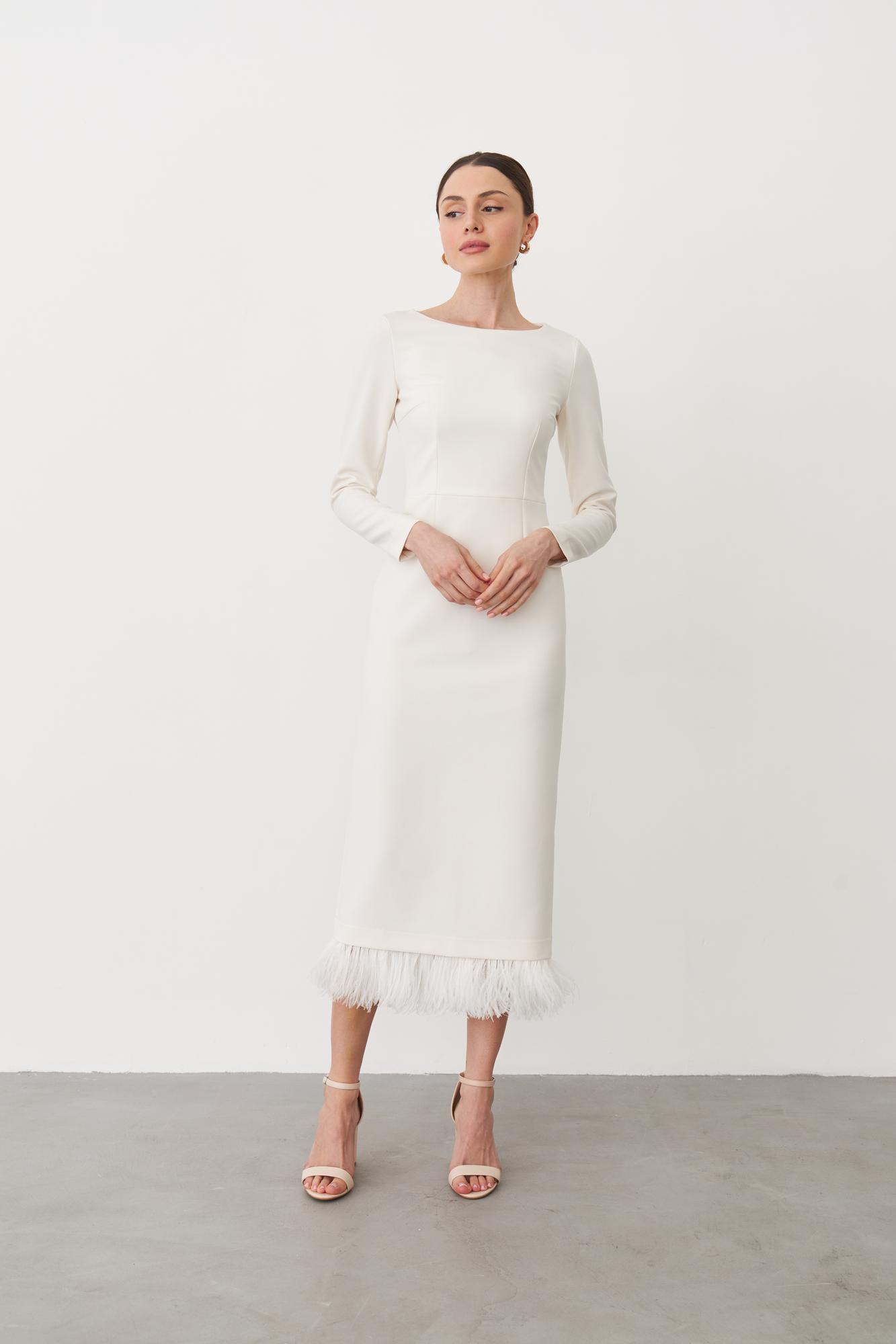 Платье Симона с перьями в молочном цвете