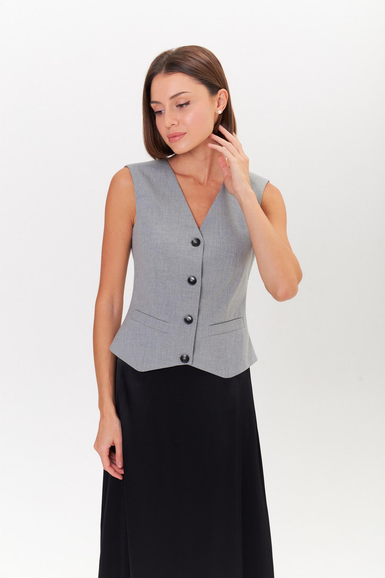 Жилетка на пуговицах в сером цвете
