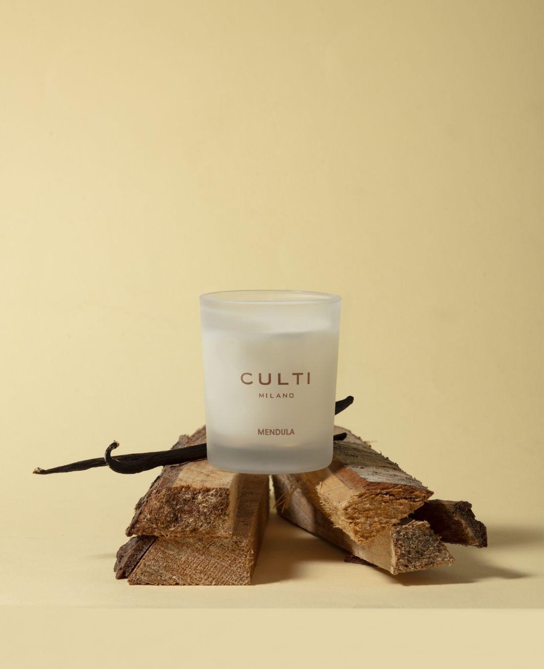 CULTI Milano Ароматическая свеча с нотами миндаля и бергамота MENDULA