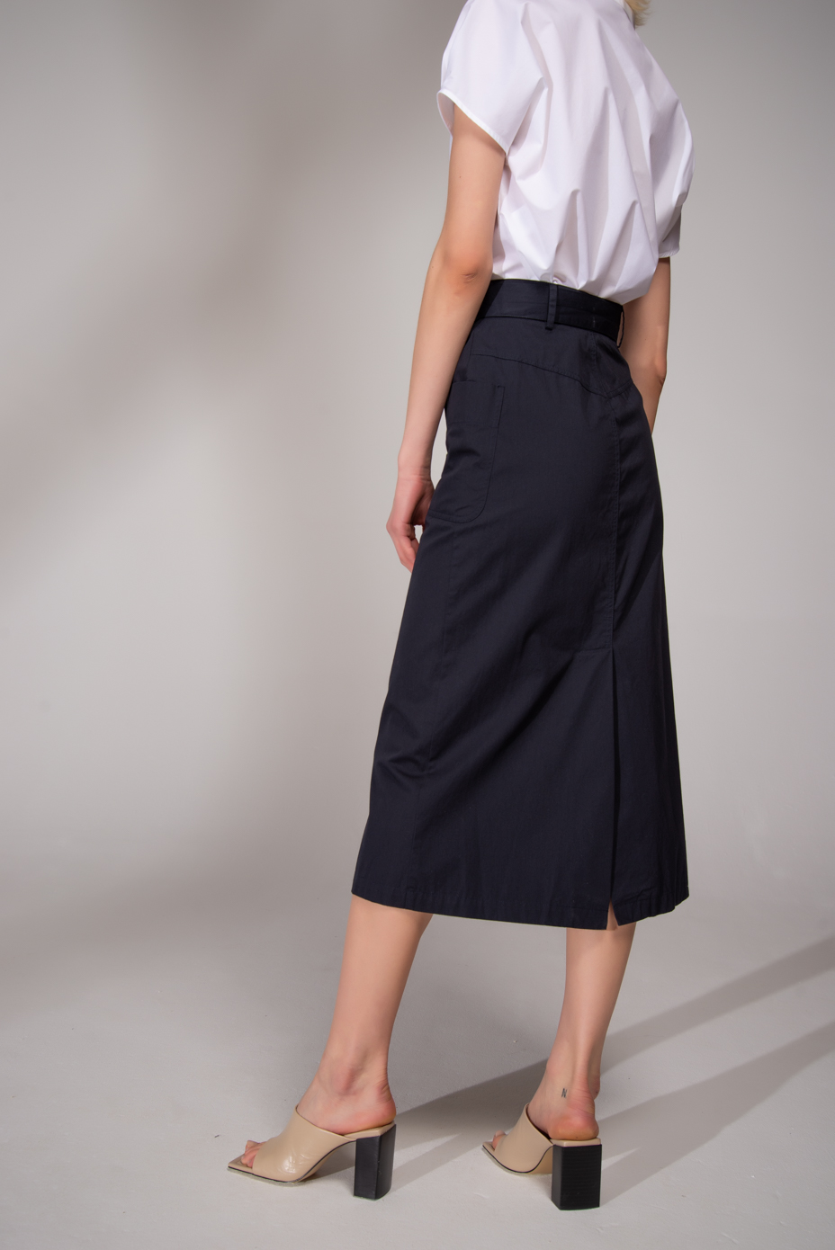 OTTOD'AME  Юбка-туба с застежкой на пуговицах и накладными карманами, из габардина в цвете navy